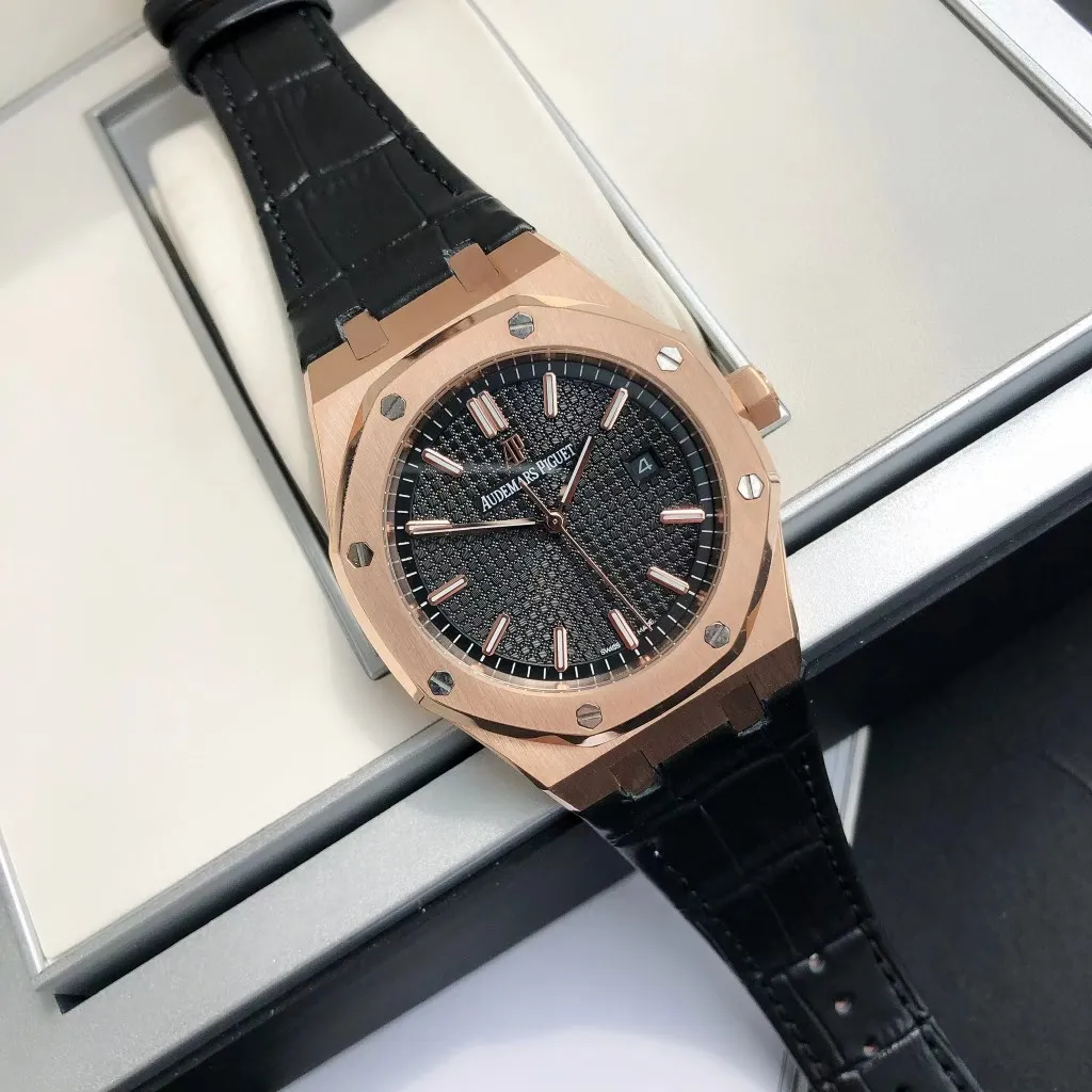 【High-end replica】💰1240! 【Customized all-in-one machine】💰1720! 2022 official synchronized new popular Audemars Piguet Royal Oak series 15500 classic men's watch [wit] [Movement] GD products still adhere to the principle of high cost performance, low price and affordable price, using 💯 brand new original Japanese imported Citizen 9015 automatic mechanical movement with zero repair, and correcting the original movement top [Case] The case is made of 316 stainless steel with flawless white lines and clear and smooth lines. The octagonal ring mouth is equipped with eight screws and the bezel is eye-catching. The size is 41mm/12mm. [Literature] The large plaid text is filled with fluorescent powder, which is bright and contrasting under the sun. The scale is filled with exclusive luminous light, which absorbs light quickly and has high durability. [Bracelet] 316 stainless steel bracelet synchronizes the brushed texture of the case with a three-fold push-button buckle. ⚠️Please look for the exclusive quality of GD products