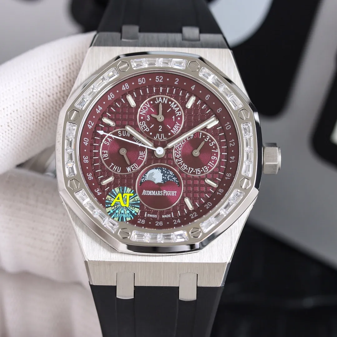 AP Audemars Piguet Royal Oak 26574ST series men's watch! A perfect and personalized experience! 1⃣️Diameter 41MM! 2⃣️ Equipped with a customized version of Cal.5134 movement, which perfectly restores functions! 3⃣️All functions such as calendar, day of the week, month, moon phase, etc. are all real functions and can be used normally. (Steel belt, tape, and belt models are optional) 3⃣️The watch case is made of 316L fine steel, and the entire case is CNC-processed with high precision, and the density is consistent with the original!           4⃣️The entire text is perfectly presented according to the original color! 5⃣️A three-piece set of shell cover, shell and bottom cover. The overall angle perfectly reflects the drawing process and the fusion of quality and beauty!
