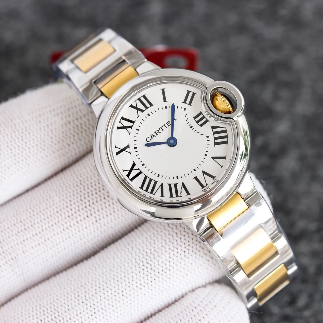 The Taiwanese factory Blue Balloon produces a series of Swiss quartz in a complete range of sizes (look for the bottom cover code 745565xx3489). This series of watches is famous for its delicate style and elegant style in the Cartier watchmaking industry. Of course, this watch must have such characteristics. The color of the stainless steel case makes the watch as light as a balloon, and the blue crown seems to have disobediently deviated from the original planned trajectory, like a playful couple. The Roman numerals on the dial look retro and deep, decorated with guilloche patterns and sword-shaped hands. The entire watch gives people a delicate and considerate feel. Isn’t this what couples need? Built-in: Japan's Citizen fully automatic machine, also with Swiss quartz, water drop (fish eye bubble) sapphire glass mirror, highly waterproof, burnt steel blue pointer color, curvature shape of the crown