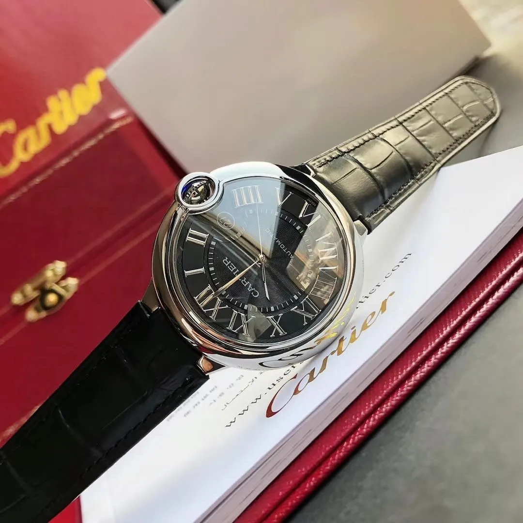 【High-end replica】💰1120! 【Customized all-in-one machine】💰1720! Cartier Blue Balloon [Cross-border peak, replica of the original version] GD quality control ingenuity creates a classic model - the Cartier Blue Balloon 42mm series is a one-to-one replica of the original version, sleek and elegant, showing nobility. [Case] ​​The case size is synchronized with the original 42/13mm 316L stainless steel case, which is extremely polished and shiny. The level of detail is no less than the original, perfectly embodying the unique charm of the original. [Movement] Equipped with the imported Citizen 9015 movement, the parameters are synchronized with the original ones, and can be simultaneously upgraded to the Swiss ETA machine. It has accurate travel time, delicate winding feel, and the time adjustment direction is synchronized with the original ones. [Strap] It is equipped with a first-layer cowhide strap imported from Italy and a top-grade 316L stainless steel strap to choose from. The steel belt is exquisitely polished ⚠️ Please look for the exclusive quality produced by GD