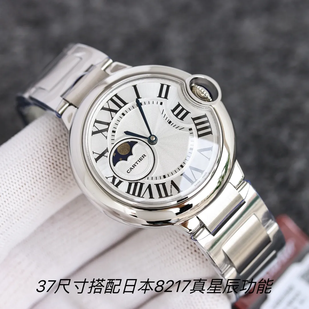 [Taiwan factory blue balloon star series 42, 37 real star functions, with 8217 Japanese movement, Swiss quartz 42, 37, 33, stars are fake functions] 🌹 Cartier blue balloon series, this series of watches is famous for its delicate style and elegant style in the Cartier watchmaking industry. Of course, this watch must have such characteristics. The color of the stainless steel case makes the watch as light as a balloon, and the blue crown seems to have disobediently deviated from the original planned trajectory, like a playful couple. The Roman numerals on the dial look retro and deep, decorated with guilloche patterns and sword-shaped hands. The entire watch gives people a delicate and considerate feel. Isn’t this what couples need? Built-in: Japanese Citizen fully automatic machine, water drop (fish eye bubble) sapphire glass mirror, highly waterproof, burnt steel blue pointer color, head curvature🎈