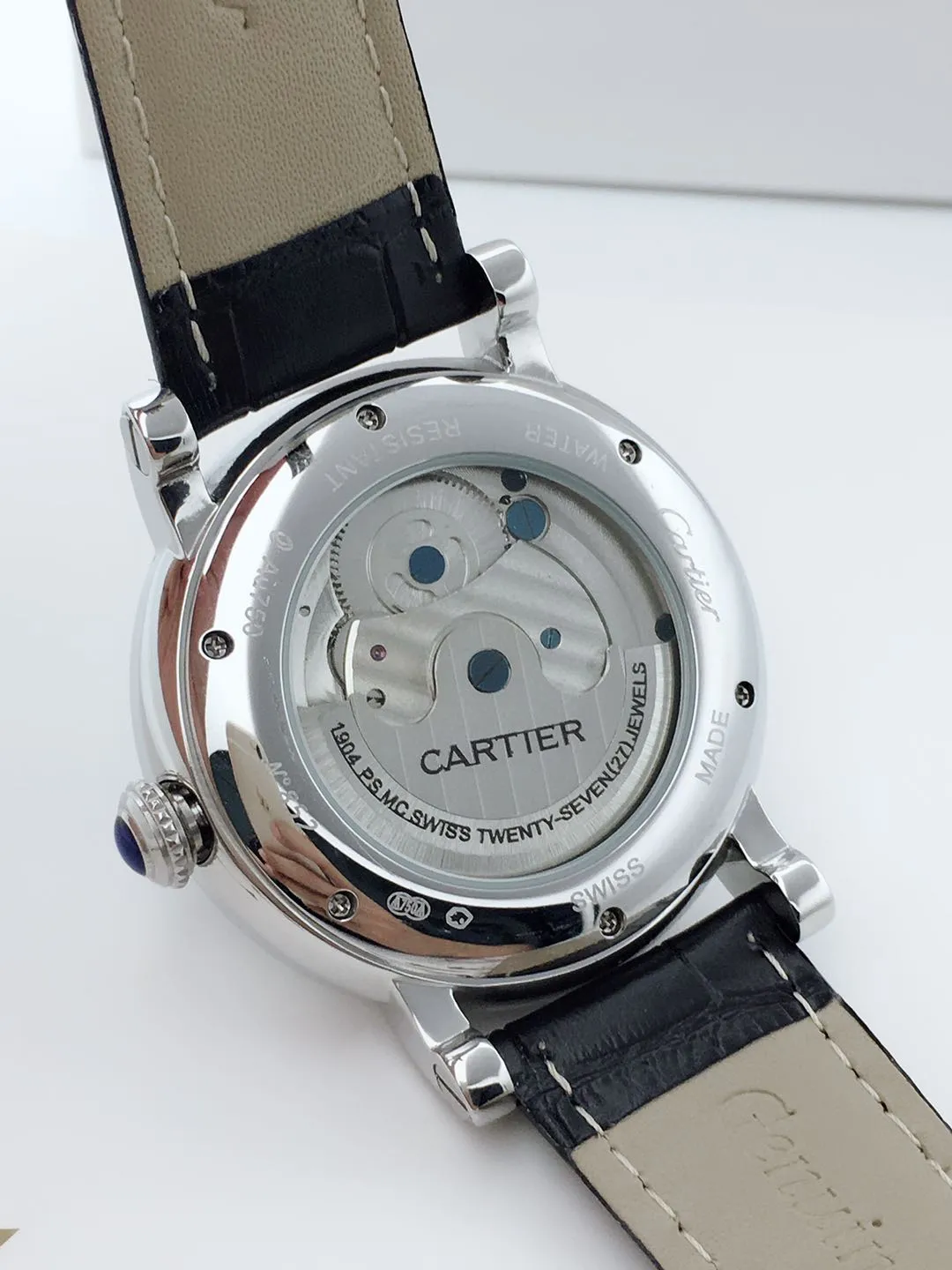 【Foreign Trade Import】💰1240 each! Cartier men's mechanical business casual watch. The enlarged Roman numeral design at 12 o'clock allows people to read the time from a different angle. The exquisite lin pattern dial design contains the most essential and profound charm of men. The stylish hollow dial design allows a clear view of the movement of the movement. The back-through design fully demonstrates the movement of the gears. It records the rhythm of life on the wrist and quietly listens to the pulse of the soul.