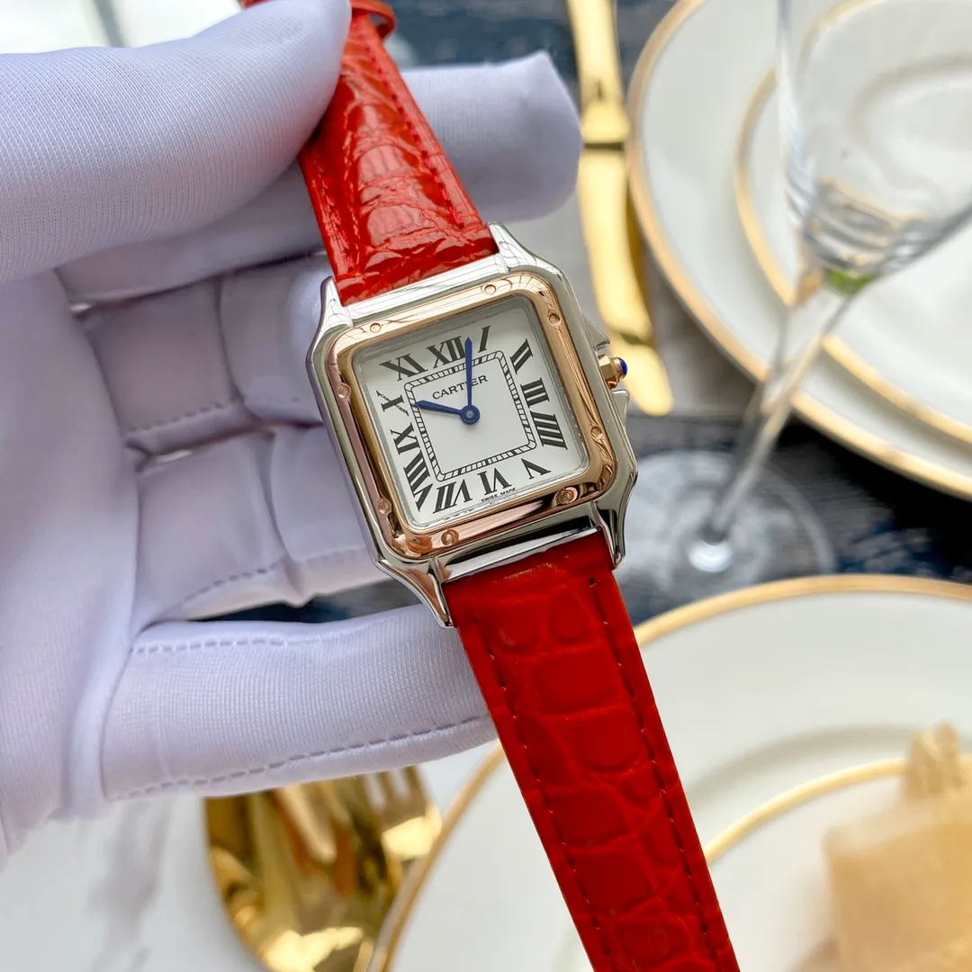 【Foreign trade import】💰1080! Cartier watches have many brilliant achievements in history! Upgraded version of crocodile pattern Italian calfskin strap 📛 One watch, one size! Cartier Panthère de Cartier cheetah watch, gorgeous and unruly, is the aesthetic style conveyed by Panthère de Cartier cheetah. Its lines are smooth, charming, soft and docile on the wrist, as if dancing on the skin. The unique shape highlights a mature, elegant, confident and attractive female image. The case is one-piece, 27mm medium size, equipped with original Swiss quartz movement, 316L stainless steel case, American high-gloss alligator leather strap, crown inlaid with a synthetic blue spinel, silver-plated dial, sword-shaped blue steel hands, 100% waterproof, hand in hand! Welcome to reprint!