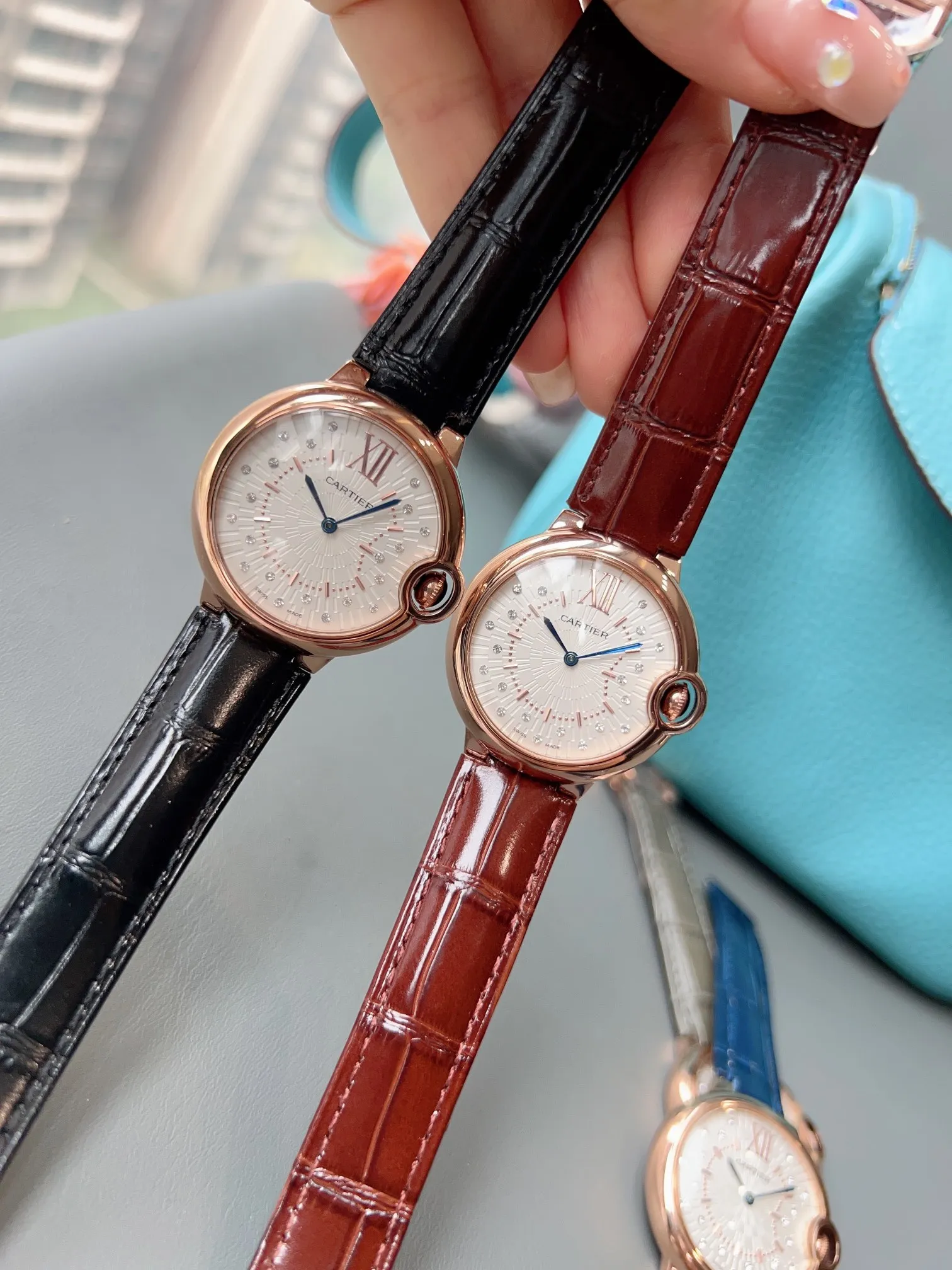 [High-end replica] 💰960 yuan each! The new Cartier Blue Balloon ✔️The most popular color, a perfect healing color/very elegant color, the pebbled leather has just the right saturation, the delicate sheepskin is super soft and comfortable to wear. The key is the super white color❗️ Cartier Blue Balloon is inlaid with diamonds💎Gold is luxurious and noble. The real thing is super beautiful💋Swiss quartz size 36mm. Highly recommended to buy [Wow]