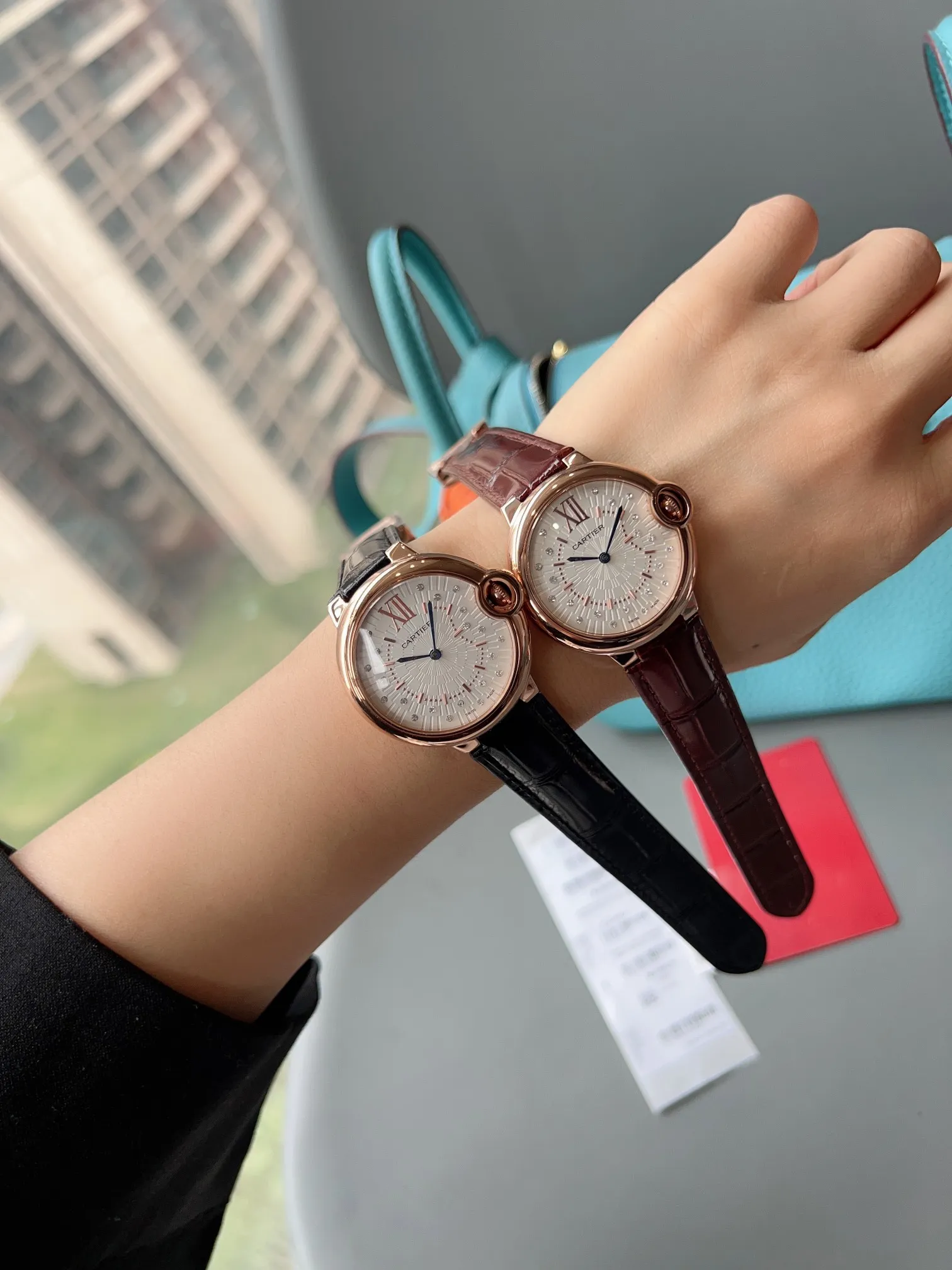 [High-end replica] 💰960 yuan each! The new Cartier Blue Balloon ✔️The most popular color, a perfect healing color/very elegant color, the pebbled leather has just the right saturation, the delicate sheepskin is super soft and comfortable to wear. The key is the super white color❗️ Cartier Blue Balloon is inlaid with diamonds💎Gold is luxurious and noble. The real thing is super beautiful💋Swiss quartz size 36mm. Highly recommended to buy [Wow]