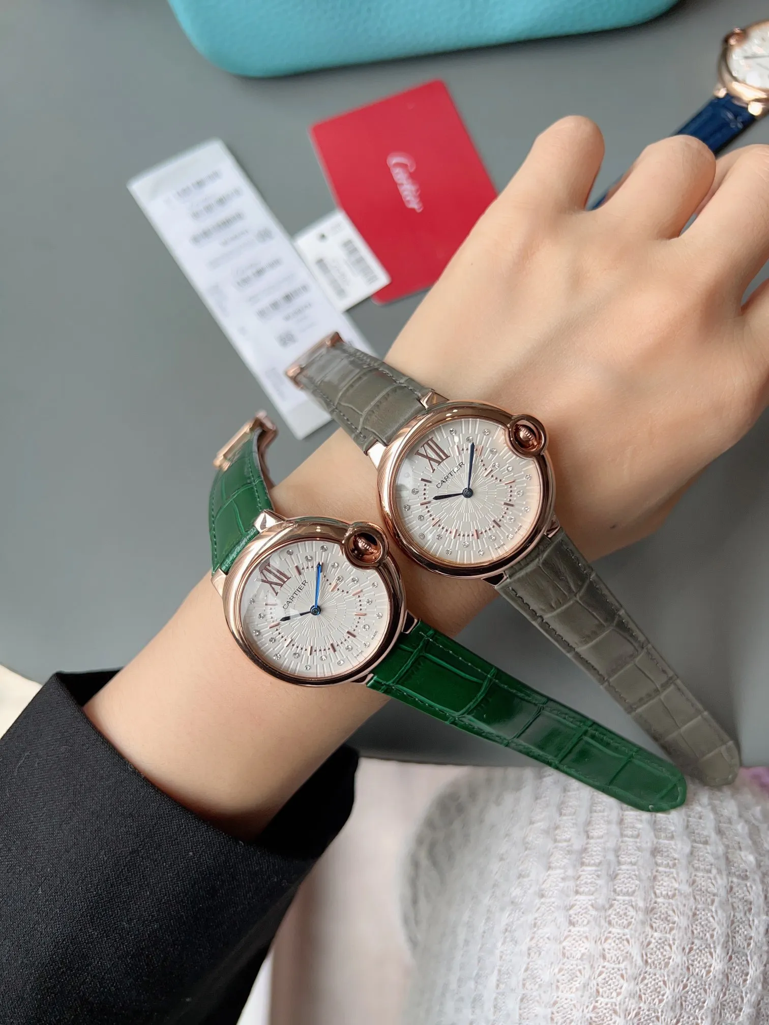 [High-end replica] 💰960 yuan each! The new Cartier Blue Balloon ✔️The most popular color, a perfect healing color/very elegant color, the pebbled leather has just the right saturation, the delicate sheepskin is super soft and comfortable to wear. The key is the super white color❗️ Cartier Blue Balloon is inlaid with diamonds💎Gold is luxurious and noble. The real thing is super beautiful💋Swiss quartz size 36mm. Highly recommended to buy [Wow]