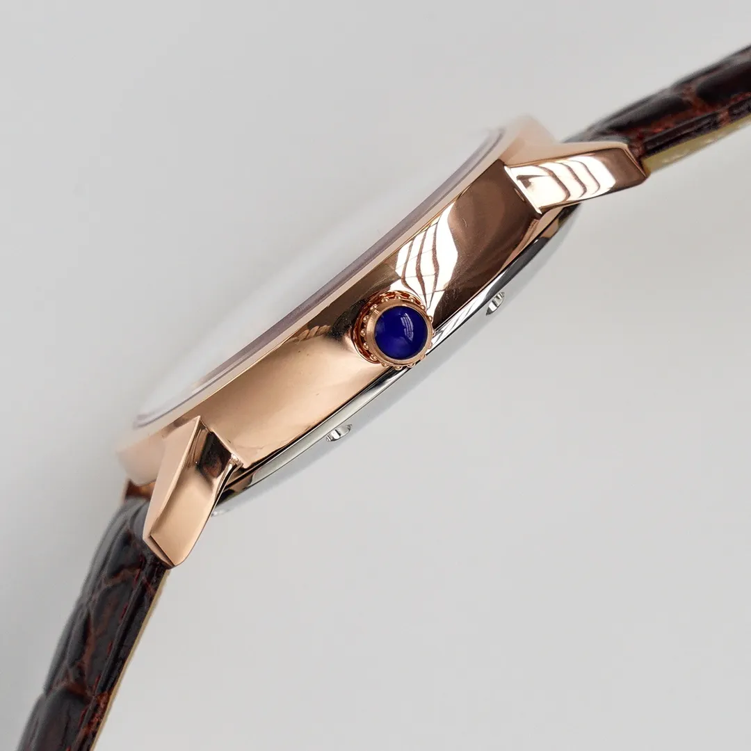 【Top replica】💰2900! Cartier London's new work at the Basel Fair CARTIER London starry SOLO series men's model, genuine open mold, 1, [Case] ​​316 stainless steel, CNC deep processing handle inlaid with the same white spinel as the genuine product, Mohs hardness reaches level 9, equipped with a sapphire scratch-resistant mirror! 2. [Inlay] The bezel is made of imported Czech diamonds, with top cutting technology, uniform size, and perfect hand-made inlay. 3. [Size] The size of 42mm*9mm is not only exquisite and elegant, but also practical, suitable for various clothing occasions. 4. [Movement] Using Swiss 2836 movement, original sealed bottom cover! Good stability! 5. [Strap] Paired with original imported Italian crocodile leather pattern 6. [Details] The three-pin model uses the same easy-to-use one-button ear-opening function as the original! This is the darling of the luxury trend. It is a watch worthy of collection by men. You must look for the original grilled steel blue hands of this top version and the engraved code under the independent balance wheel!