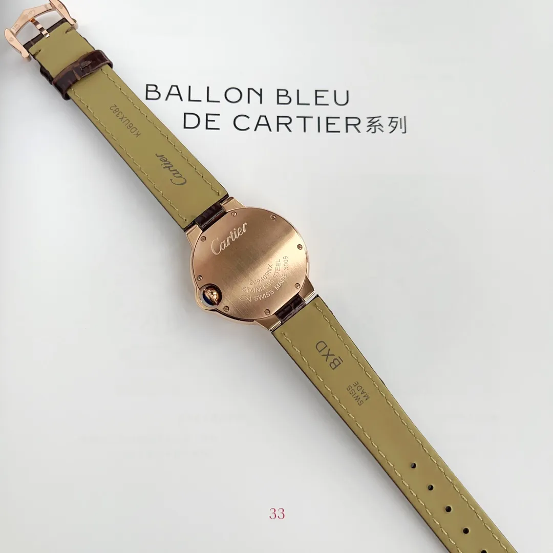 【Taiwan Factory】💰1720! 【Top replica】💰2500! Ballon Bleude Cartier Cartier blue balloon watch, imported Swiss quartz movement, haze silver sunburst surface, imported Italian calfskin strap, traditional K gold fire stamp pin buckle, quenched steel blue hands, spherical fisheye sapphire mirror, dial size 33mm, this picture is a real shot taken by the Taiwan factory!