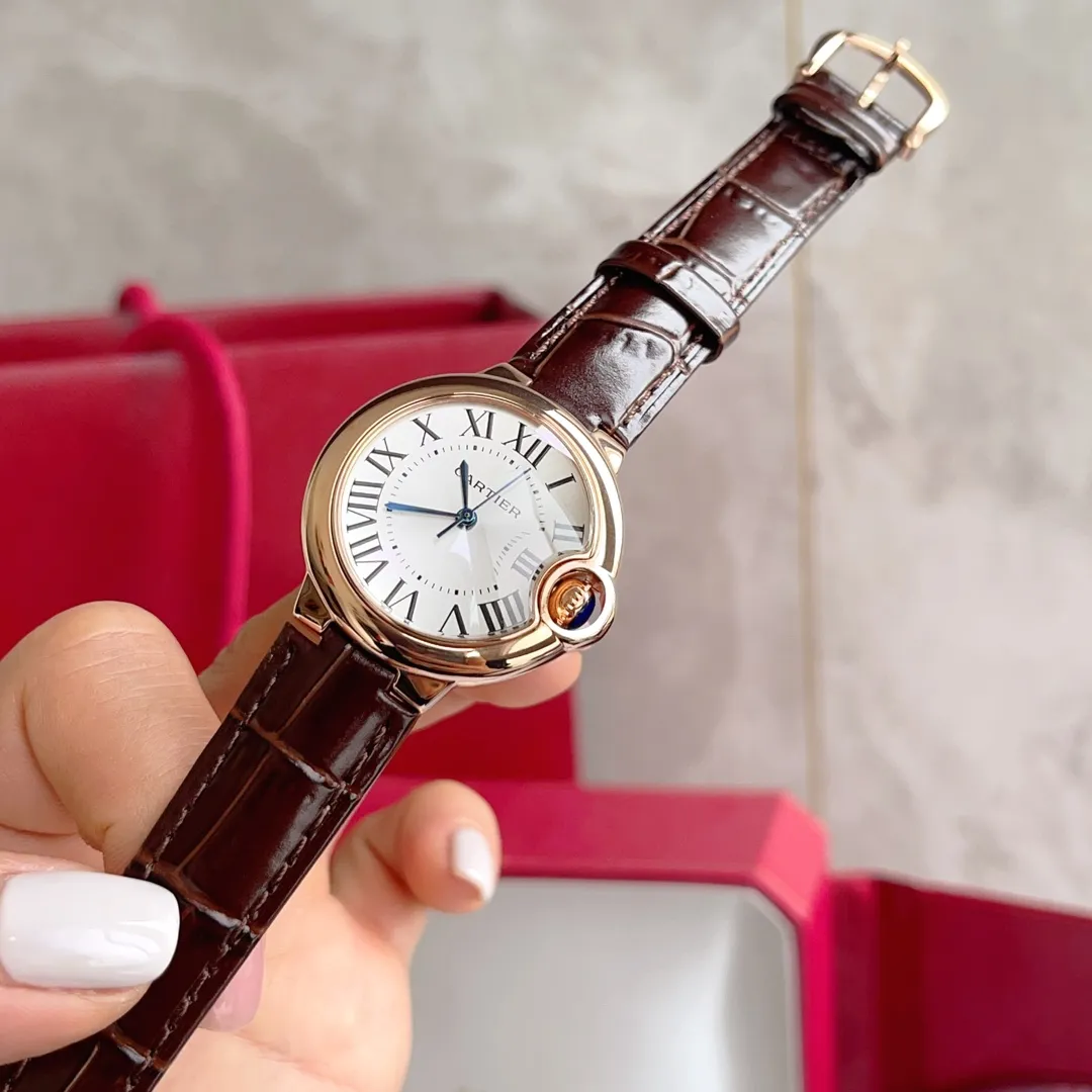 【Taiwan Factory】💰1720! 【Top replica】💰2500! Ballon Bleude Cartier Cartier blue balloon watch, imported Swiss quartz movement, haze silver sunburst surface, imported Italian calfskin strap, traditional K gold fire stamp pin buckle, quenched steel blue hands, spherical fisheye sapphire mirror, dial size 33mm, this picture is a real shot taken by the Taiwan factory!