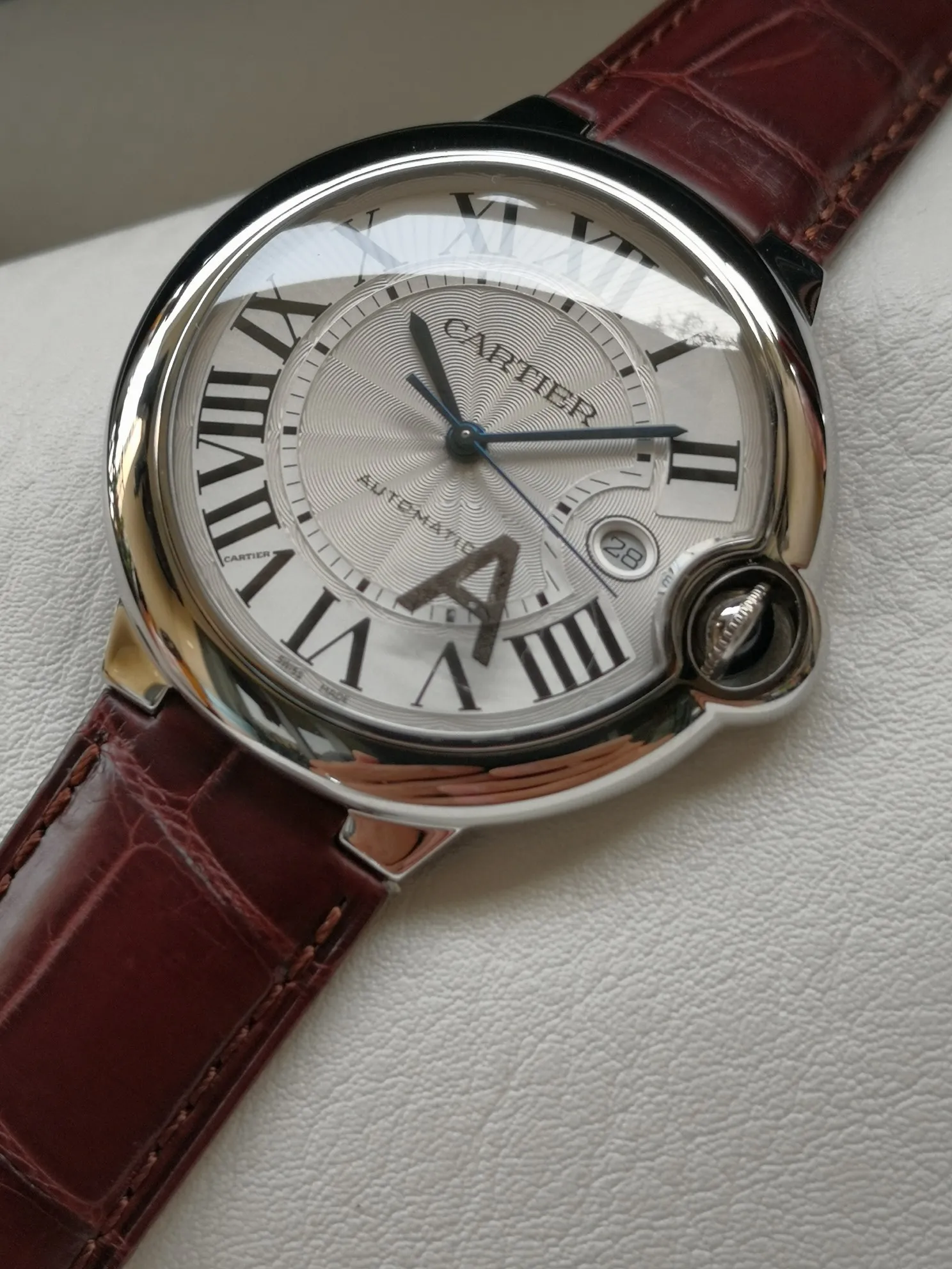 【High-end replica】💰1080! 【Taiwan Factory】💰1920! 【Top replica】💰3300! Cartier Blue Balloon series watch (guilloché dial, 2824-2 fully automatic machine, 42 mm), pays tribute to the retrograde, God bless the world! This picture was taken as a top-notch replica!