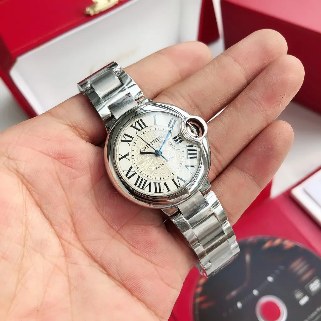 [High-end replica] 💰1080 men and 560 women! [Customized all-in-one machine] 💰1920 men and 1180 women! Cartier Blue Balloon 33mm, 42mm Couple Matching Blue Balloon [Color] More beautiful combinations are waiting for you to discover [Upon appearance, heavily honed] After many years of long-term development, it has finally become a sharp weapon, the first choice for love, a hot-selling hot model [Color] The 42mm men's model of the Blue Balloon series is equipped with imported 9015 all-in-one machine movement, and the details of the shell appearance are exquisite and beautiful The 33mm women's model is equipped with the original Seiko NH05 movement, which is as thin as 10.8mm, slender and round, and vividly reproduces the essence of the original genuine product. Based on the above-mentioned details, the overall shell shape and appearance lines are beautiful and highly integrated, integrating multiple high-end craftsmanship!