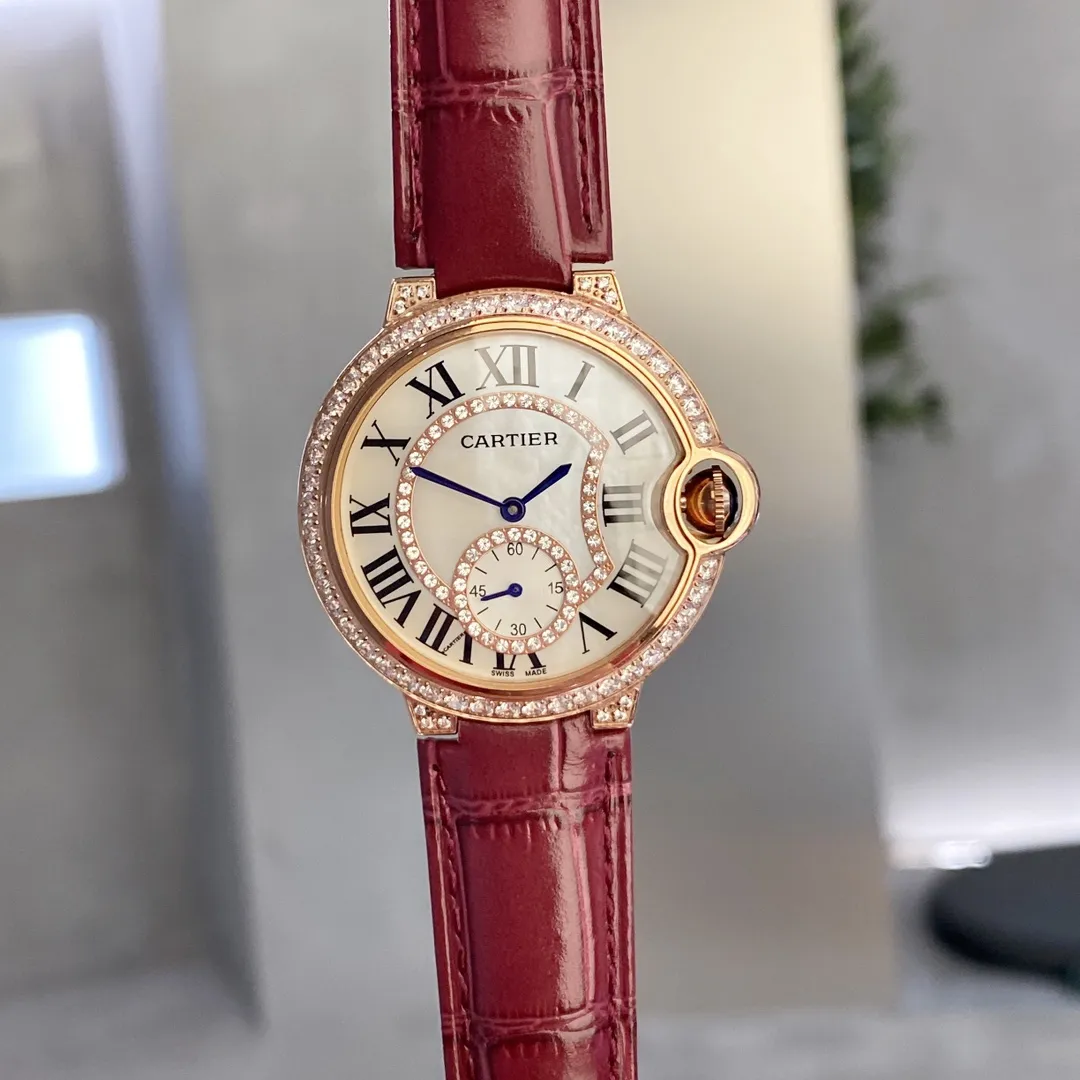 【High-end replica】💰1160! Cartier women's watch High-end limited edition, luxurious and noble temperament, it has to be [love], Cartier women's blue balloon luxury series, quartz watches are shipped in the same color [color], the sun, moon and stars are displayed in a large frame, the starry sky is running, time flows, special process cutting diamonds 💎 inlaid ring, personality, perfect, equipped with original imported quartz movement, accurate travel time, Cartier original snap buckle, diameter 36mm, thickness 8mm "Please look for the exclusive background to shoot the details"