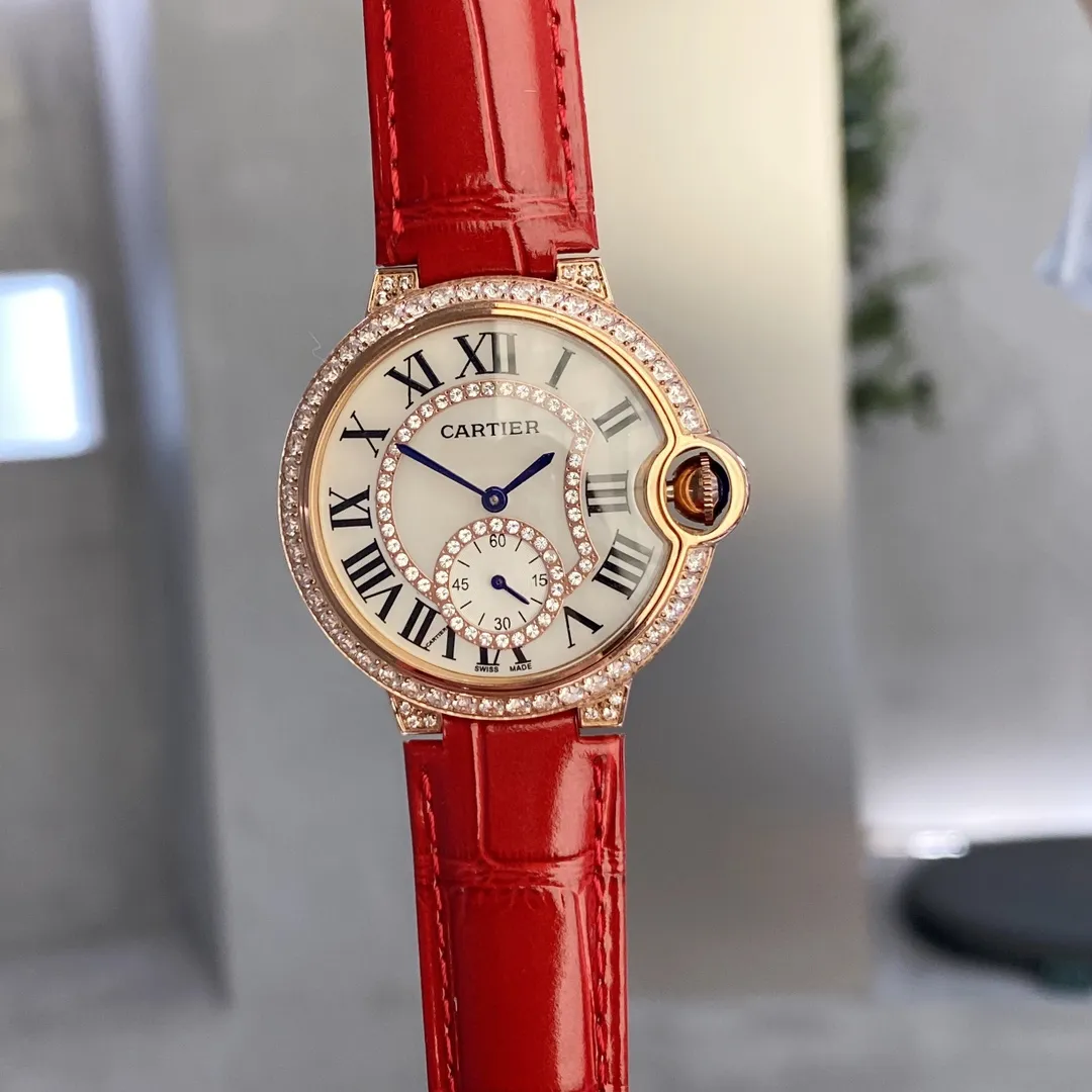 【High-end replica】💰1160! Cartier women's watch High-end limited edition, luxurious and noble temperament, it has to be [love], Cartier women's blue balloon luxury series, quartz watches are shipped in the same color [color], the sun, moon and stars are displayed in a large frame, the starry sky is running, time flows, special process cutting diamonds 💎 inlaid ring, personality, perfect, equipped with original imported quartz movement, accurate travel time, Cartier original snap buckle, diameter 36mm, thickness 8mm "Please look for the exclusive background to shoot the details"