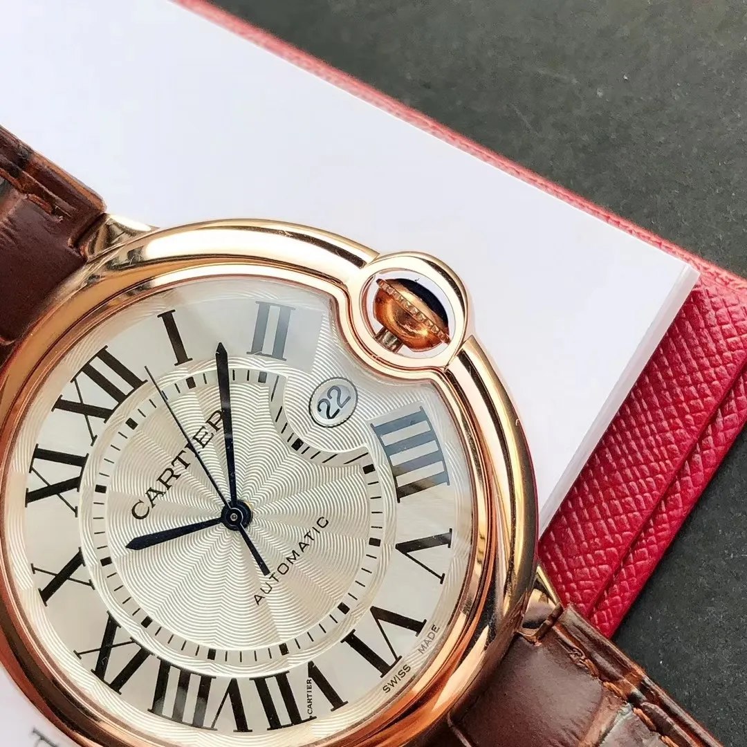 【High-end replica】💰1120! 【Customized all-in-one machine】💰1920! Cartier Blue Balloon [Cross-border peak, replica of the original version] GD quality control ingenuity creates a classic model - the Cartier Blue Balloon 42mm series is a one-to-one replica of the original version, sleek and elegant, showing nobility. [Case] ​​The case size is synchronized with the original 42/13mm 316L stainless steel case, which is extremely polished and shiny. The level of detail is no less than the original, perfectly embodying the unique charm of the original. [Movement] Equipped with the imported Citizen 9015 movement, the parameters are synchronized with the original ones, and can be simultaneously upgraded to the Swiss ETA machine. It has accurate travel time, delicate winding feel, and the time adjustment direction is synchronized with the original ones. [Strap] It is equipped with a first-layer cowhide strap imported from Italy and a top-grade 316L stainless steel strap to choose from. The steel belt is exquisitely polished ⚠️ Please look for the exclusive quality produced by GD
