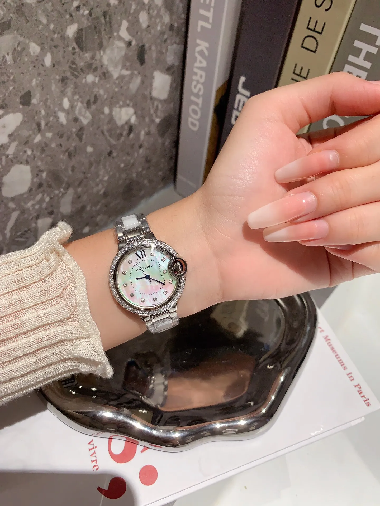 【High-end replica】💰1360! Cartier women's watch Blue Balloon, exquisite 33mm quartz watch, traditional three-hand design, starry sky running, time flowing, special craftsmanship with diamonds, perfect personality, paired with fish-eye glass, accurate travel time