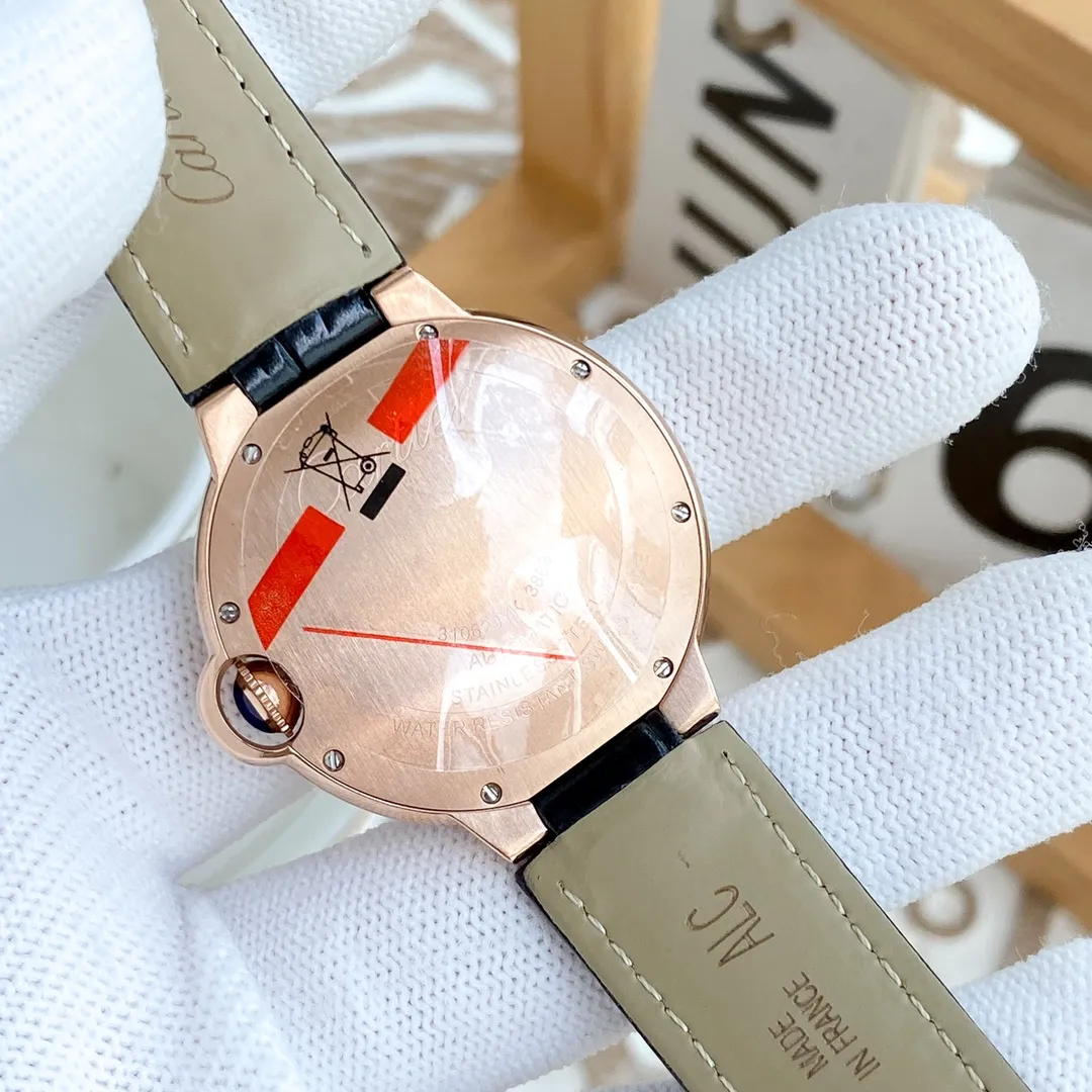 【Foreign Trade Import】💰1720! The Cartier Blue Balloon series and tourbillon mechanical women's watches are now on the market, exuding fashionable beauty. The operation of the movement flywheel is clear at a glance, showing nobility and luxury. Paired with imported Italian calfskin, it perfectly blends classicity and innovation. The diameter is 36mm wide and the thickness is 10mm🔥The top quality products are constantly produced🔥