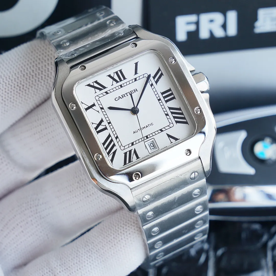 【High-end replica】💰1300! 【Customized all-in-one machine】💰1920! 【Top Replica】💰3700! Cartier's new Santos is a wonderful interpretation of the classic! Authentic mold opening, [Movement] adopts the Swiss 2824 self-winding movement, which is widely respected in the replica industry, with a diameter of 39.8×47.5×9.08, 316L stainless steel strap, sapphire mirror, 200 meters waterproof, top replica! A sincere work to create your own DNA. Welcome friends from all walks of life to taste it! Please look for the exclusive quality, this picture is a top replica real shot!