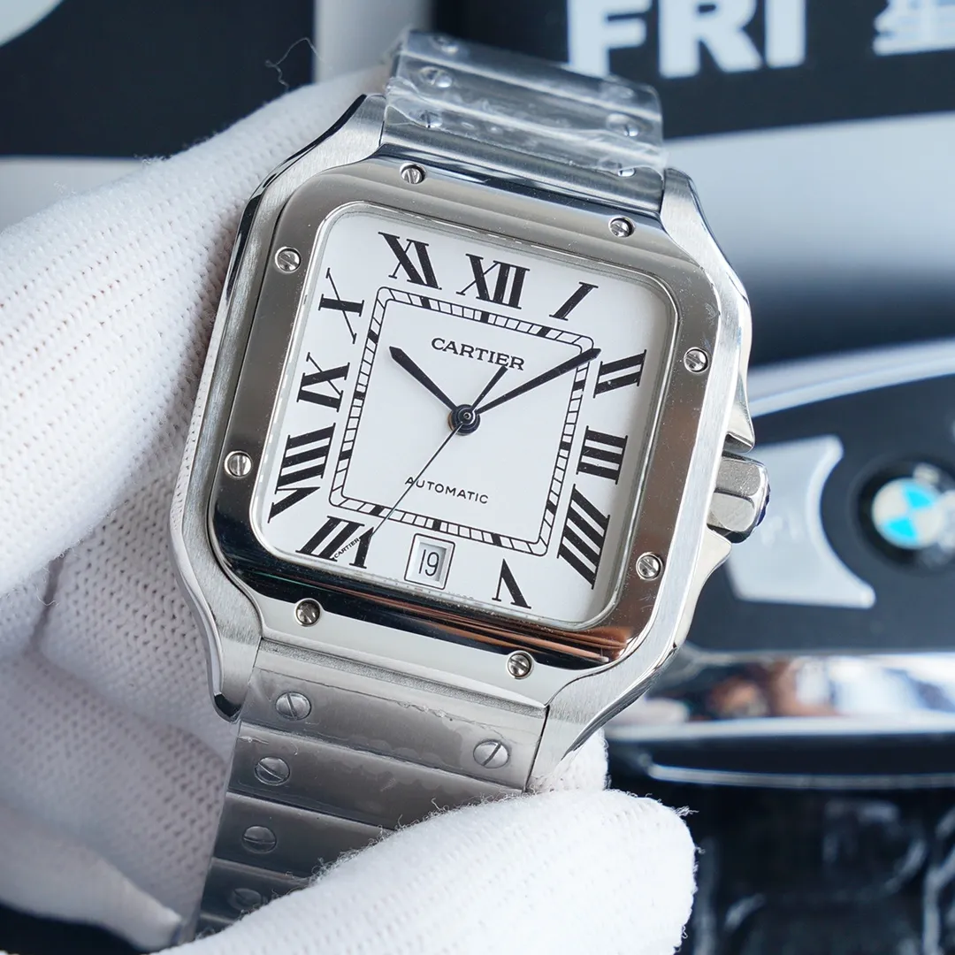 【High-end replica】💰1300! 【Customized all-in-one machine】💰1920! 【Top Replica】💰3700! Cartier's new Santos is a wonderful interpretation of the classic! Authentic mold opening, [Movement] adopts the Swiss 2824 self-winding movement, which is widely respected in the replica industry, with a diameter of 39.8×47.5×9.08, 316L stainless steel strap, sapphire mirror, 200 meters waterproof, top replica! A sincere work to create your own DNA. Welcome friends from all walks of life to taste it! Please look for the exclusive quality, this picture is a top replica real shot!