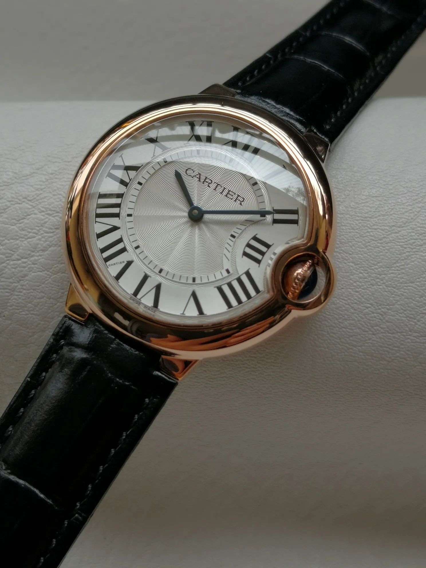 【Taiwan Factory】💰1720! 【Top replica】💰2800! Cartier Blue Balloon series watch (guilloché dial, sword-shaped blue steel hands, quartz, 33mm), pays tribute to the retrograde, God bless the world! This picture was taken as a top-notch replica!