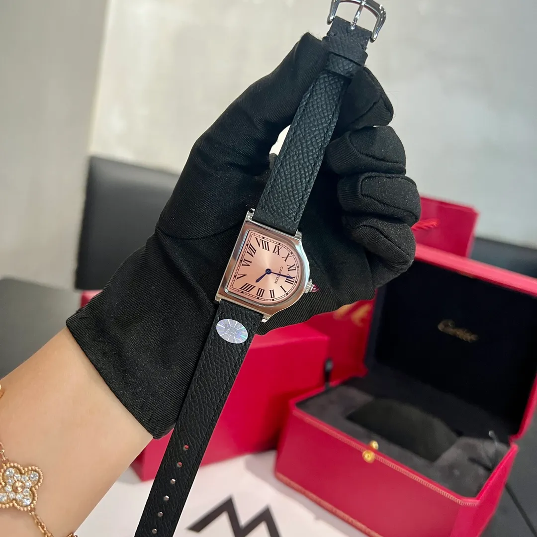[High-end replica] 💰1120 each! Cartier clock series. The history of the Cartier Cloche watch can be traced back to 1920, and it is one of Cartier's least produced series of works. The watch gets its name from the peculiar shape of the case - it looks like a "desktop bell" when placed horizontally, and Cloche means "bell" in French. This special shape allows the case to stand on the table like a mini clock. Size large 30 mm small 24 mm