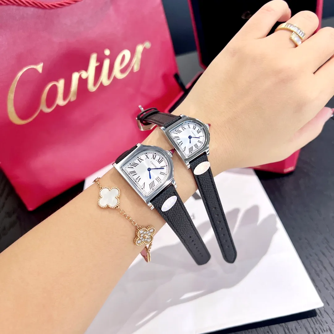 [High-end replica] 💰1120 each! Cartier clock series. The history of the Cartier Cloche watch can be traced back to 1920, and it is one of Cartier's least produced series of works. The watch gets its name from the peculiar shape of the case - it looks like a "desktop bell" when placed horizontally, and Cloche means "bell" in French. This special shape allows the case to stand on the table like a mini clock. Size large 30 mm small 24 mm
