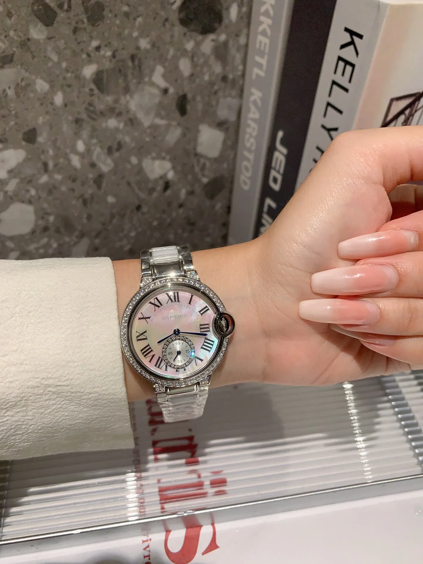 【High-end replica】💰1640! The new fashionable quartz women's model [Cartier] is carefully designed ❤️ versatile and durable to look at 💞 comfortable to wear 💗 popular basket balloon, the aperture has a glossy feel, and the diamond ring has a jewelry feel. It adopts imported quartz movement and is matched with the most fashionable steel band between ceramics. It is gorgeous and unique but not complicated. The whole watch is elegant and harmonious. The dial is retro and has an aristocratic temperament. ❣️Size 36mm*9mm