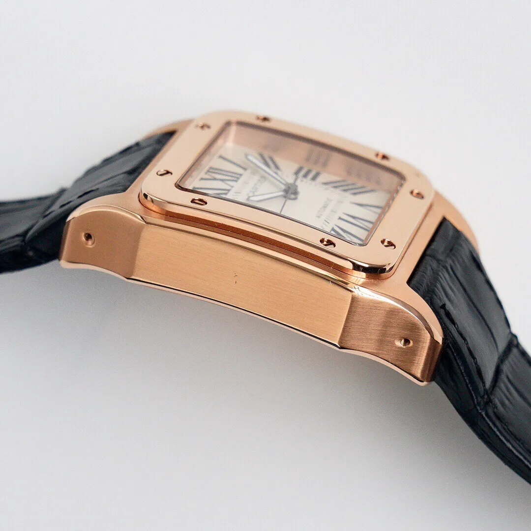 【Top Replica】💰3040! The latest product of KKS factory, Cartier Santos series, mechanical men's watch, original mold opening, excellent quality, noble and elegant watch, gentleman style! Equipped with imported mechanical movement, sapphire glass mirror, 316L stainless steel case, Italian genuine cowhide strap, diameter 38*47.5mm and thickness 11mm! Precision factory quality replica! Welcome to compare the quality, please look for the exclusive code 12245TX 0328