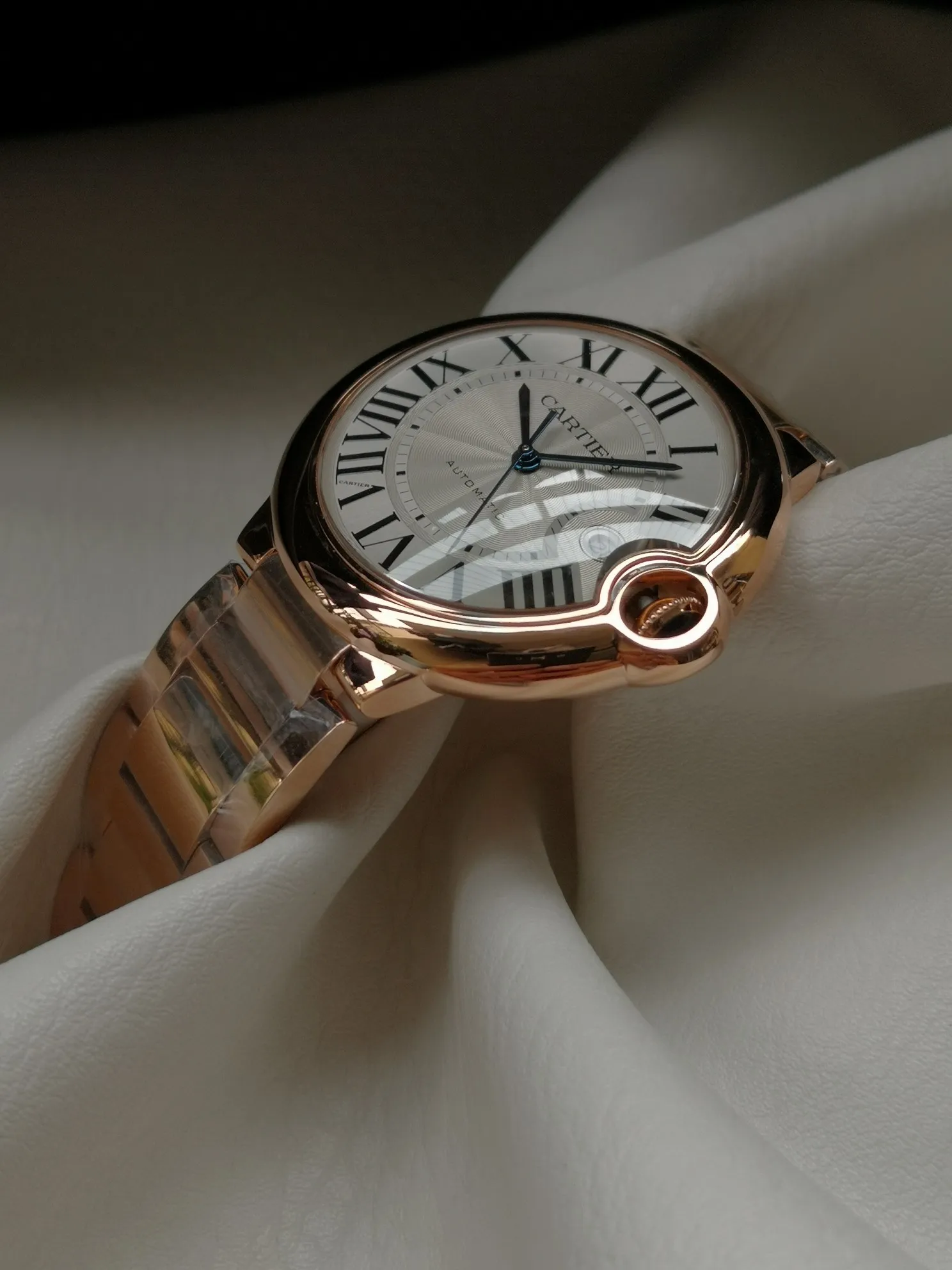 【High-end replica】💰1080! Top replica 💰Private chat! Cartier Blue Balloon series watch (guilloché dial, 2824-2 fully automatic machine, 42 mm), pays tribute to the retrograde, God bless the world! This picture was taken as a top-notch replica!