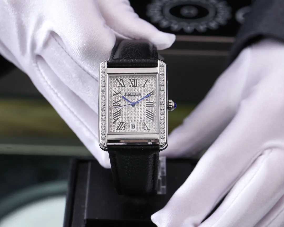 【Customized all-in-one machine】💰1720! Cartier ⌚️CARTIER Tank Series Men's Mechanical Watch 💯 Brand new imported 9015 all-in-one automatic mechanical movement with accurate travel time, 🅾️reworked 💯 316L stainless steel case with imitation machine workmanship Case size 31*41 💯 Anti-scratch sapphire glass mirror 💯 Crocodile pattern cowhide or frosted cowhide strap optional with original folding buckle! Welcome to reprint!