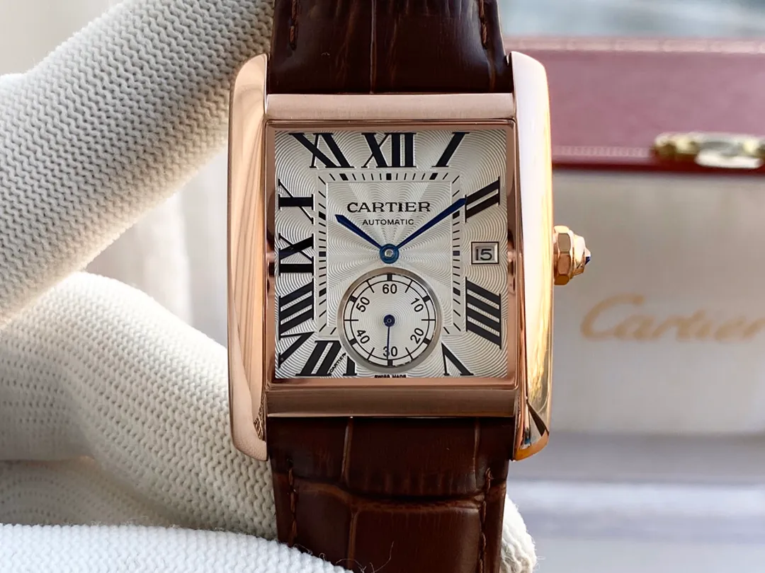 【Foreign trade import】💰1160! Cartier - Cartler🎉Tank Series Men's Watch Fully Automatic Mechanical Movement 316 Stainless Steel Case Mineral Glass Mirror Imported Calf Leather Strap Diameter 40mm Thickness 12mm The men's spirit represented by this watch: integrity, perseverance, fearlessness and loyalty to oneself. Whether it is a formal occasion or a daily outing, wearing it on the wrist shows your chic and gentlemanly style!