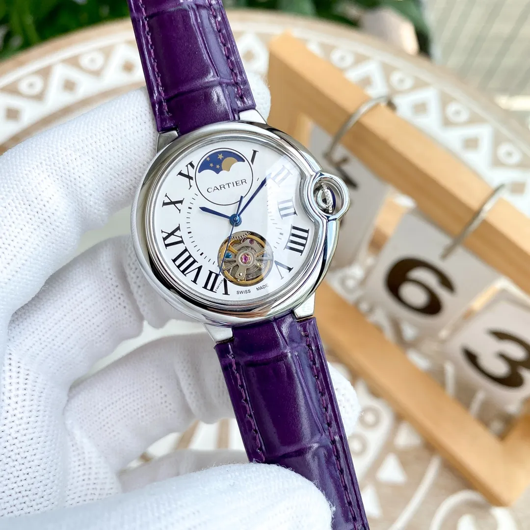 【Foreign Trade Import】💰1720! The Cartier Blue Balloon series and tourbillon mechanical women's watches are now on the market, exuding fashionable beauty. The operation of the movement flywheel is clear at a glance, showing nobility and luxury. Paired with imported Italian calfskin, it perfectly blends classicity and innovation. The diameter is 36mm wide and the thickness is 10mm🔥The top quality products are constantly produced🔥