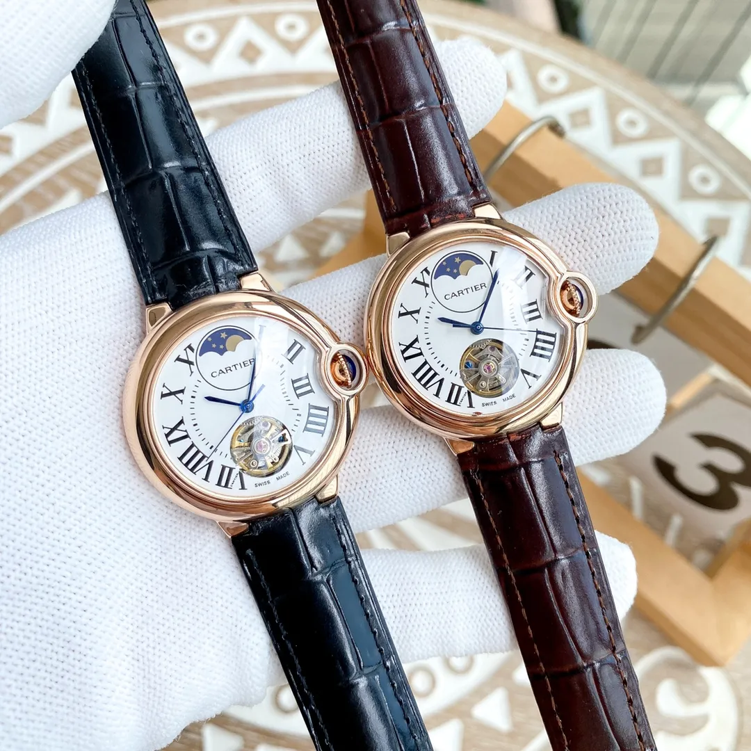 【Foreign Trade Import】💰1720! The Cartier Blue Balloon series and tourbillon mechanical women's watches are now on the market, exuding fashionable beauty. The operation of the movement flywheel is clear at a glance, showing nobility and luxury. Paired with imported Italian calfskin, it perfectly blends classicity and innovation. The diameter is 36mm wide and the thickness is 10mm🔥The top quality products are constantly produced🔥