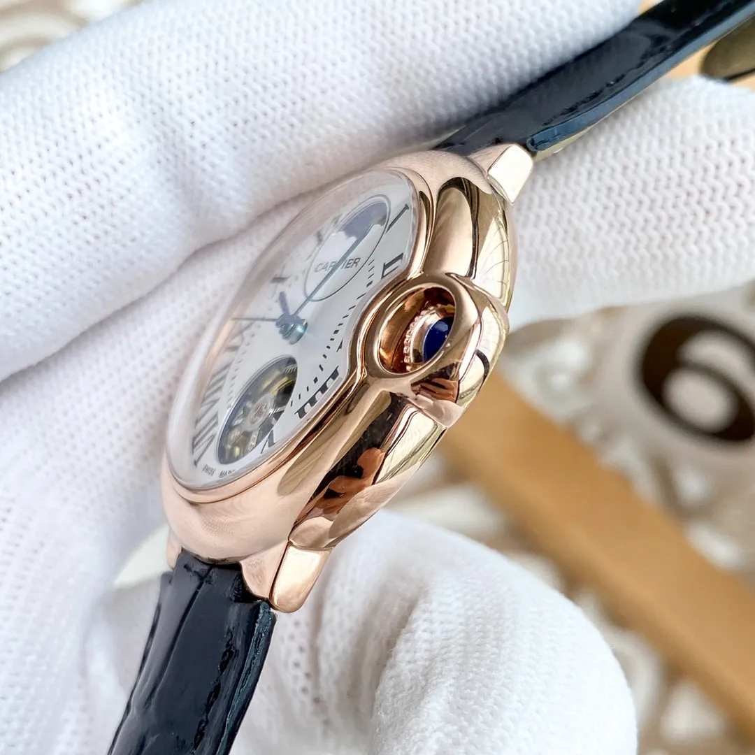 【Foreign Trade Import】💰1720! The Cartier Blue Balloon series and tourbillon mechanical women's watches are now on the market, exuding fashionable beauty. The operation of the movement flywheel is clear at a glance, showing nobility and luxury. Paired with imported Italian calfskin, it perfectly blends classicity and innovation. The diameter is 36mm wide and the thickness is 10mm🔥The top quality products are constantly produced🔥