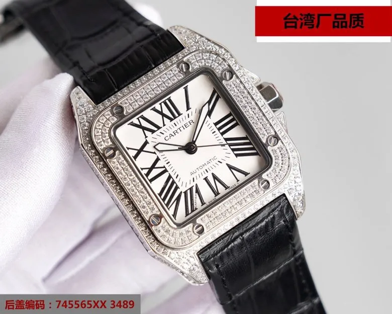【Top Replica】💰3700! It took a year to create the original model of Cartier Santos. It has been continuously improved and improved, and it has finally been shipped‼ ️The Taiwan factory has always been striving for excellence in work style and continuously launched sales champions one after another. The sales volume is miraculous. The imported "tapered" sapphire mirror ➕Taiwan factory exclusive shell case (100% waterproof) Brand: Cartier (men's favorite) Type: Santos series (sales champion) Strap: Genuine cowhide strap Shell case: Used 316L stainless steel to create "water chestnut, curvature, spring sand, stitching", all with the same craftsmanship as the genuine product It cannot be polished to achieve this effect. Mirror: imported "tapered" sapphire glass (never scratched). Movement: top Swiss 7750 mechanical movement (zero repair). Size: diameter 42MM, thickness 11MM. Waterproof ring: all are made of the same color as the original. "Yellow" is not the black of other versions on the market. ⚠️Please look for the exclusive quality.
