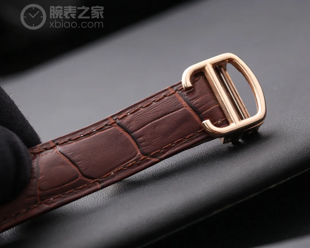 【Foreign trade import】💰3600! 🔥🔥Classic Cartier Cartier Blue Balloon Series: It took two years to perfect Cartier 1:1, with 9-digit dial running 24 hours a day, 6-digit small seconds, equipped with an original imported fully automatic mechanical movement (zero repair), dense bottom (transparent bottom) optional, sleek and elegant, full of noble temperament, men's model 42mm, stainless steel case has been polished by CNC to the extreme, and it is shiny. The level of detail is no less than that of the genuine article, perfectly embodying the unique charm of the original version, which is the soul selling point of the watch. The effect is like a silver plate, the craftsmanship is rough but fine (polished and brushed). The overall luster is surging and flowing, showing the potential of top quality! ⚠️Please look for exclusive quality! Welcome to reprint!