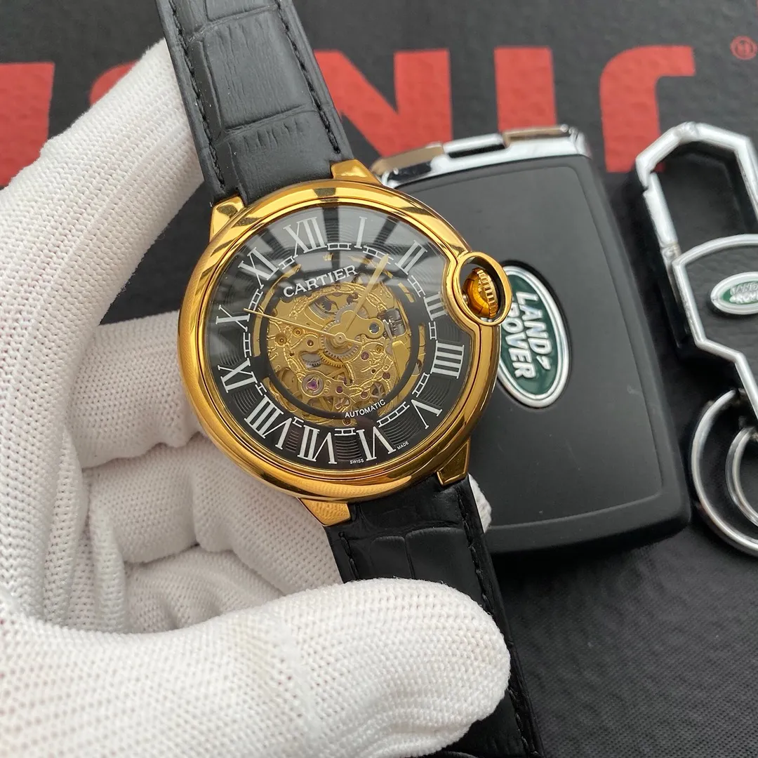 [Foreign trade import]💰1240 Cartier🔥Best design🔥Exclusive debut🔥 [Type]: Fine men's watch [Strap]: Genuine leather strap [Movement]: High-end fully automatic mechanical movement [Mirror]: Mineral strengthened glass (higher definition) Elegant taste Vast atmosphere Ingenuity A treasure for the wrist Size: 42mm diameter 12mm thick Hot sale on the market! Welcome to reprint!