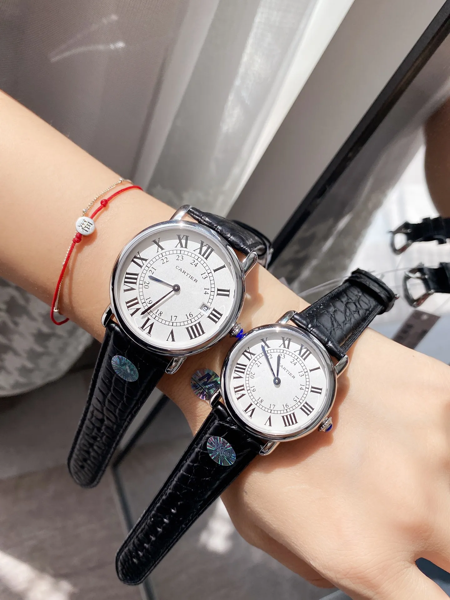 【Foreign Trade Import】💰1440! The highest version of the original model in the Cartier market, the Cartier London series couple watch! Diameter: 40mm for men, 29.5mm for small! Double sapphire glass (not other versions of flat glass). Made with genuine American crocodile leather and equipped with original Swiss Ronda quartz movement! Flash sale of all versions on the market, V10 is an ingenious work from the Taiwanese factory, it’s worth owning.