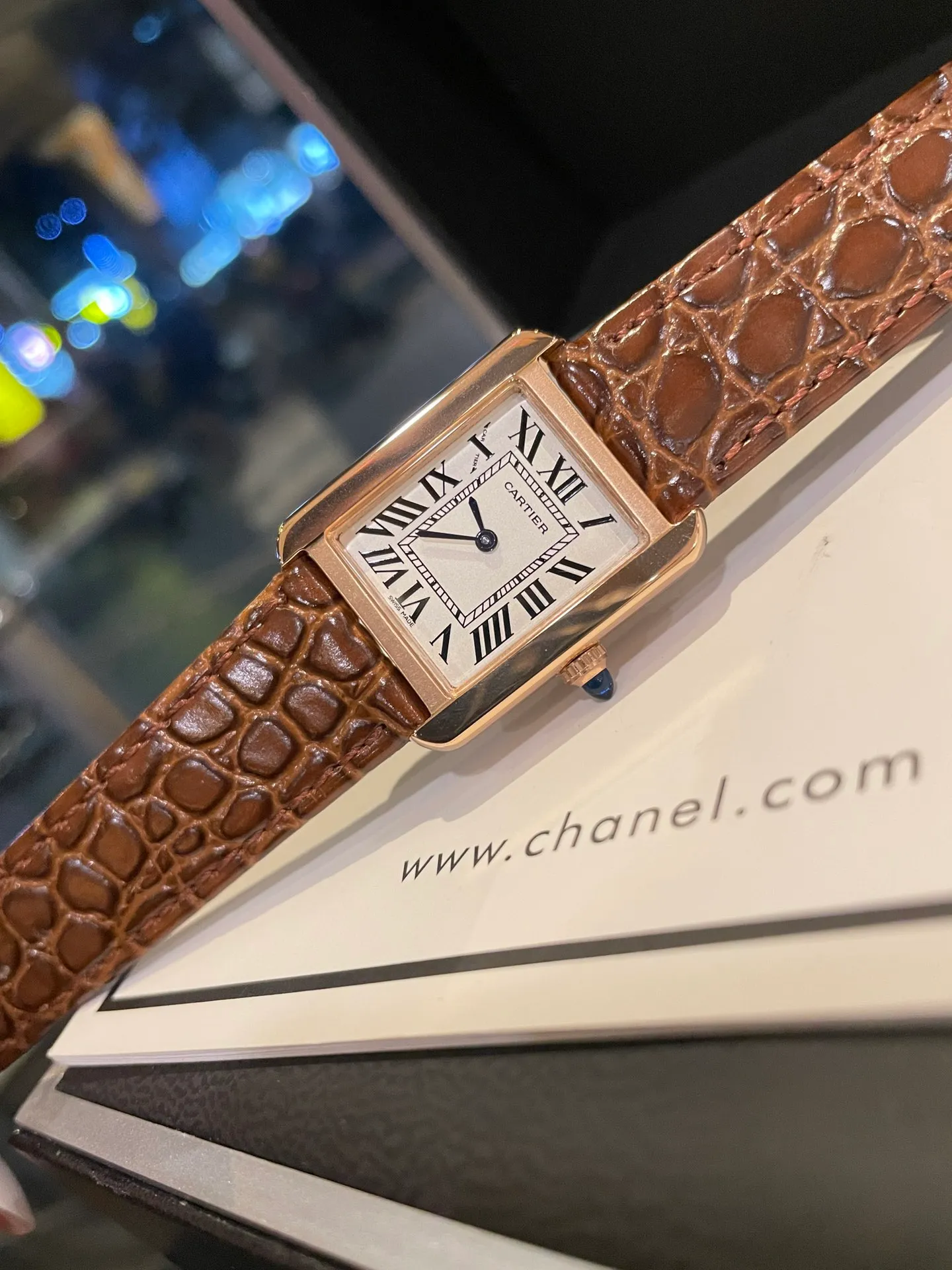 【High-end replica】💰1080 one! Cartier tank series retro watch TANK tank series! The lettering adopts three-dimensional protrusion, 316L stainless steel version, couple watch, imported Swiss movement, three codes in one. Medium size 27MMX34MM, small size 24MMX31MM. The details are polished, the color of the hands, the curvature of the handle, the original pebbled leather belt, the original stainless steel belt, with sticker code, color distribution: white shell, gold shell, rose gold shell, strap colors are complete! Imported Swiss movement, Sapphire TankSolo’s ingenuity is worth owning!