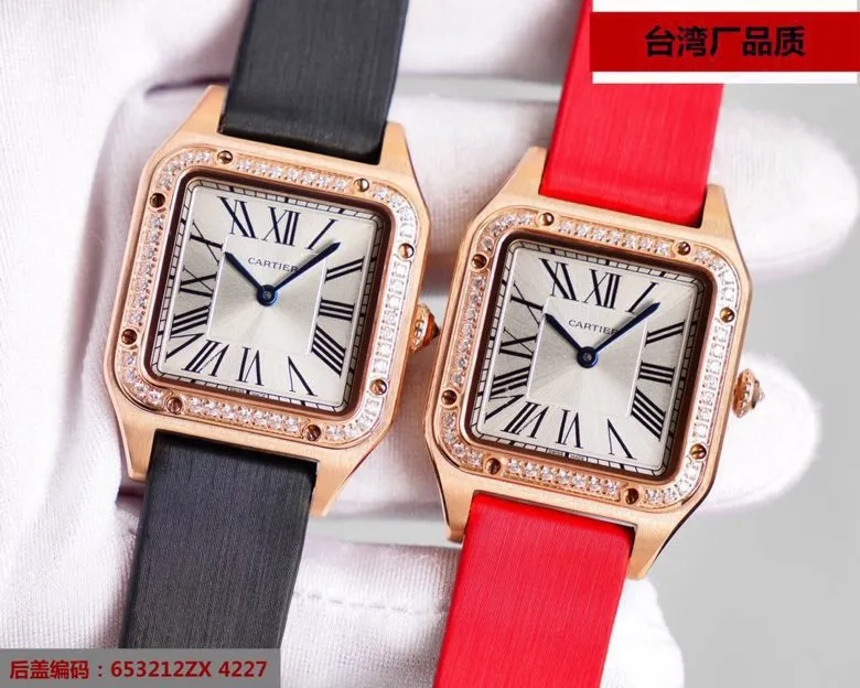 【Customized all-in-one machine】💰1720! Cartier Dumont series belt watch is a true one-to-one replica. We use a more film-resistant fine steel version. Material: top-grade 904 steel. The size and details are synchronized with the counter. Literally: porcelain molding on the steel bottom, clear and clean. Pointer: Blue needle on the grill rod, which will never change color. Mirror surface: Micro-arched sapphire glass, concave and convex, crystal clear, cut-resistant and wear-resistant. Imported cowhide strap! Medium size 31, small size 27,