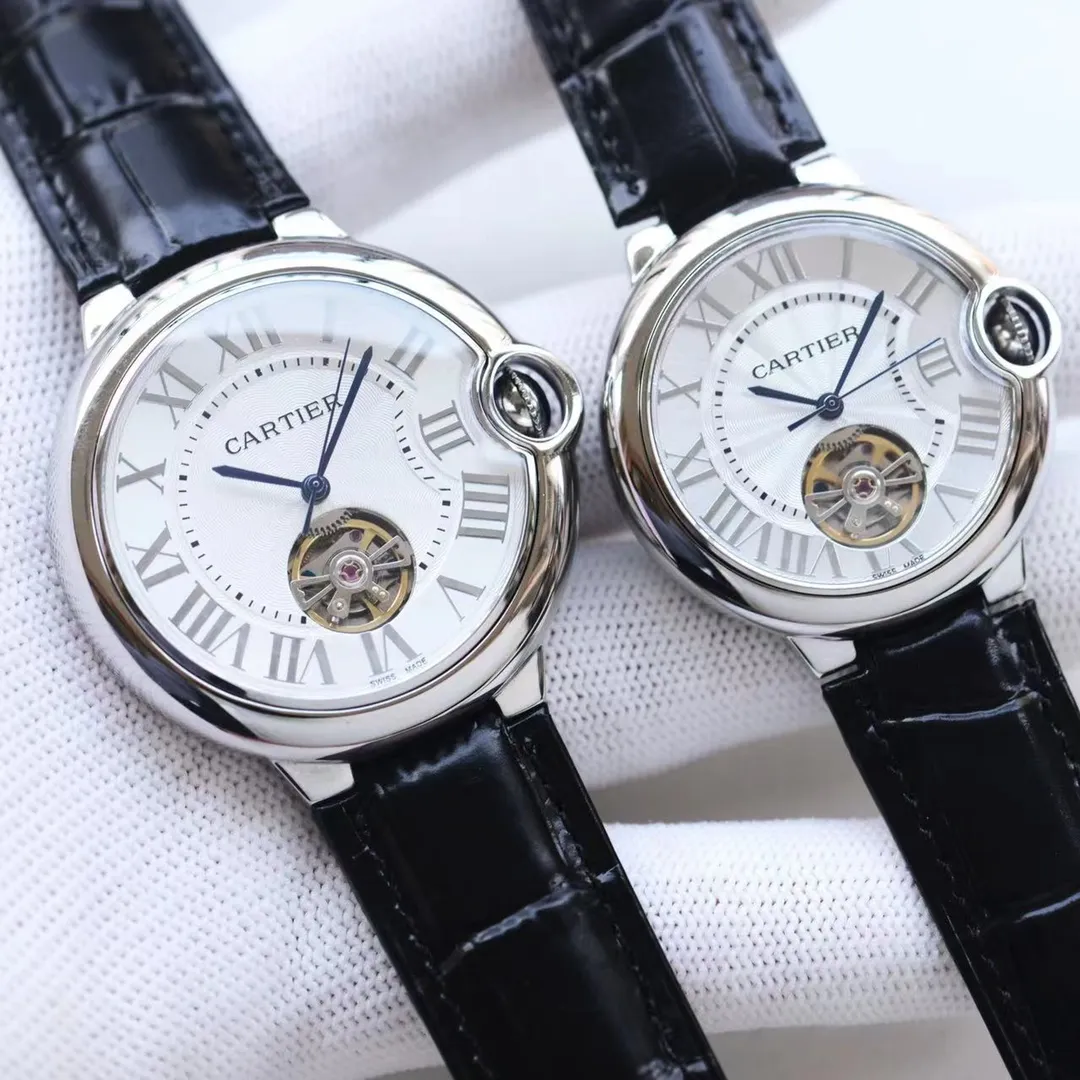 【Top replica】💰2560 each! Cartier's latest watch tourbillon for couples on the entire network: size 42mm36mm Cartier-Cartier Blue Balloon Flywheel Series 🎈 fisheye sapphire mirror) best-selling white Roman nail dial reveals fashionable beauty. The operation of the movement flywheel is clear at a glance, showing nobility and luxury. Water droplets: fish-eye bubble double sapphire mirror) (made of 316 fine steel) (steel blue sword-shaped pointer) 316 steel belt with original buckle type, Italian imported cowhide/316L stainless steel strap that perfectly blends classicity and innovation, please look for exclusive quality