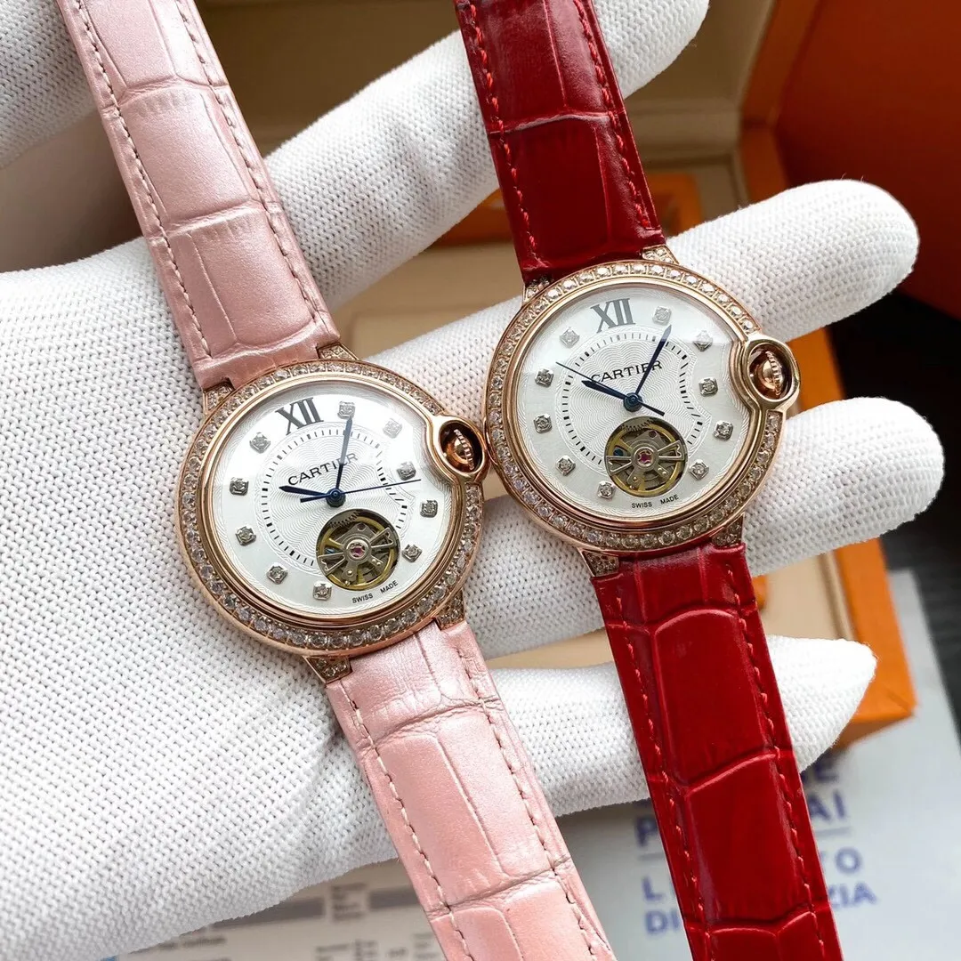 【Foreign Trade Import】💰1520! The Cartier Blue Balloon series and tourbillon mechanical women's watches are now on the market, exuding fashionable beauty. The operation of the movement flywheel is clear at a glance, showing nobility and luxury. Paired with imported Italian calfskin, it perfectly blends classicity and innovation. The diameter is 36mm wide and the thickness is 11mm🔥The top products are constantly produced🔥