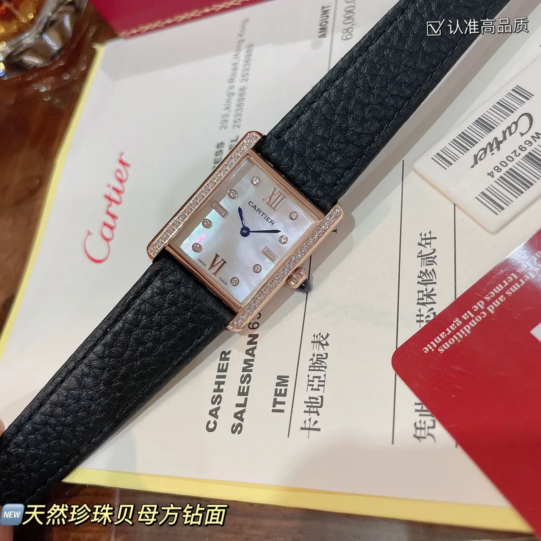【High-end replica】💰1300! The new design of the Cartier Tank Solo square watch defeats the tradition and reaches a new height of beauty. 💋 Those who like square watches 🤗 can choose this Cartier tank. It is very cost-effective. Swiss quartz movement ✔Versatile size 25.5x33.7mm. The dial is made of high-grade mother-of-pearl. The dial is elegant and refined. Look for high quality!