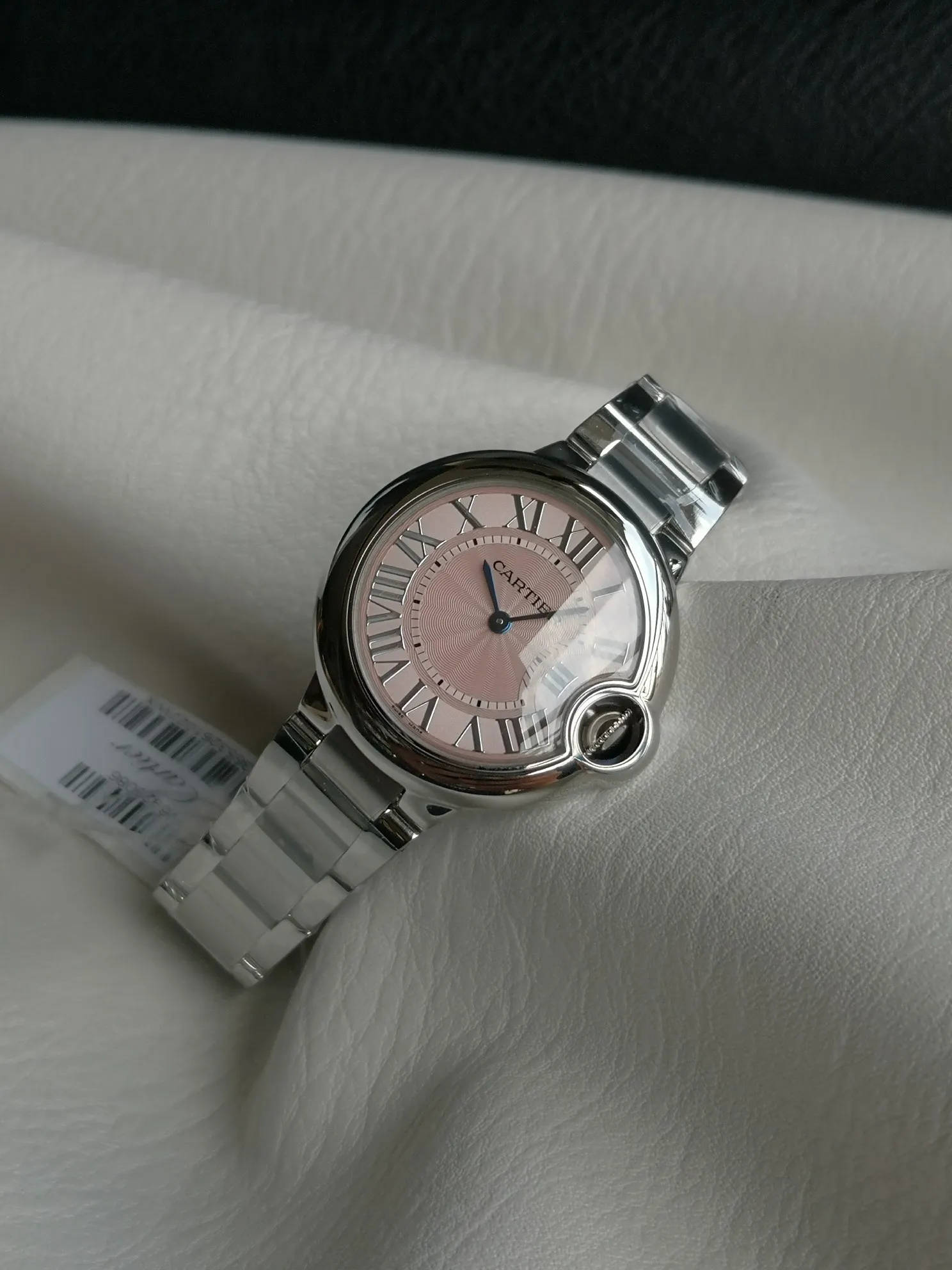 【High-end replica】💰1120! Taiwan factory 💰1720! Top replica 💰Private chat! Cartier Blue Balloon series watch (guilloché dial, sword-shaped blue steel hands, quartz, 33mm), pays tribute to the retrograde, God bless the world! This picture was taken as a top-notch replica!