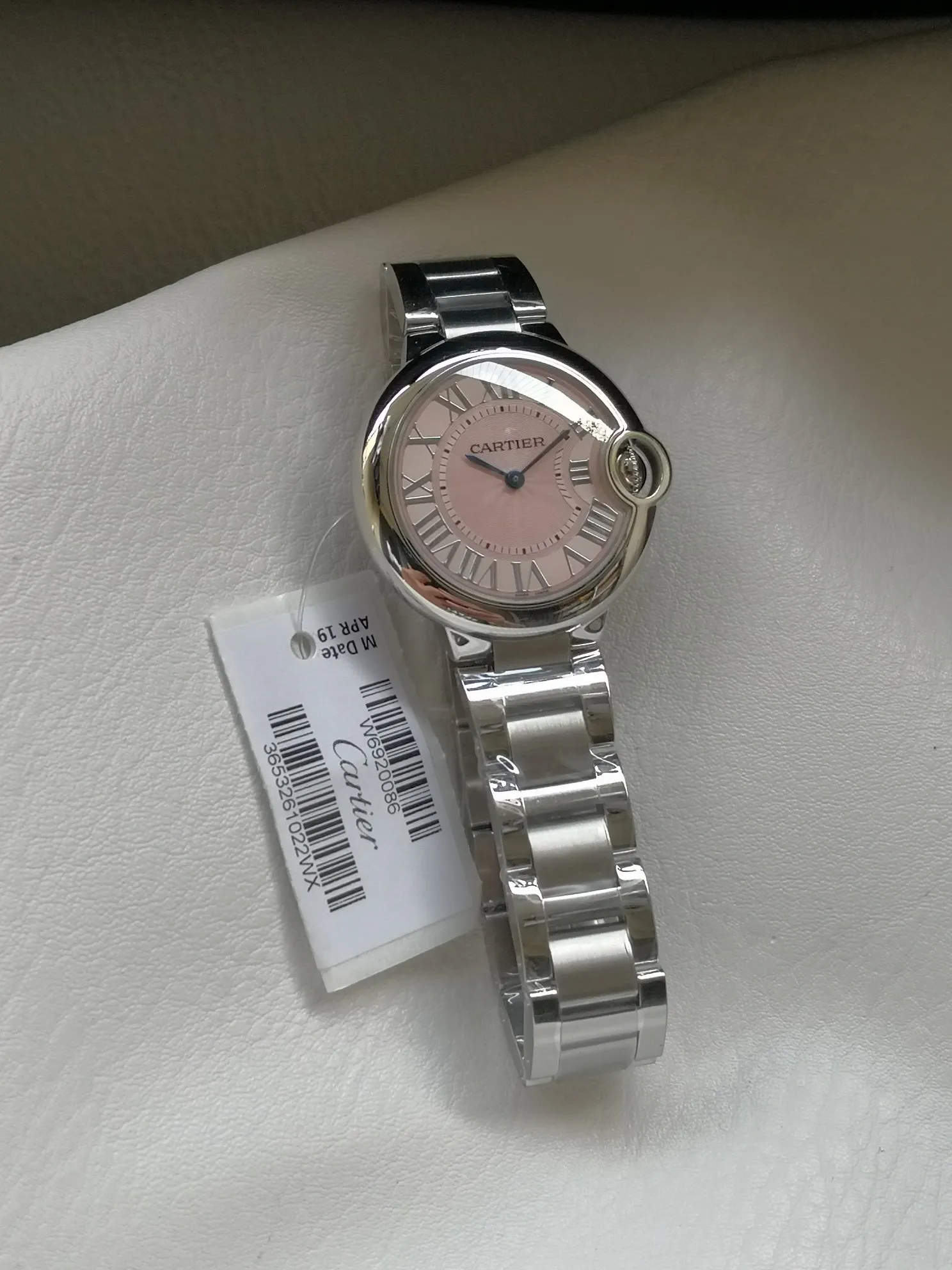 【High-end replica】💰1120! Taiwan factory 💰1720! Top replica 💰Private chat! Cartier Blue Balloon series watch (guilloché dial, sword-shaped blue steel hands, quartz, 33mm), pays tribute to the retrograde, God bless the world! This picture was taken as a top-notch replica!