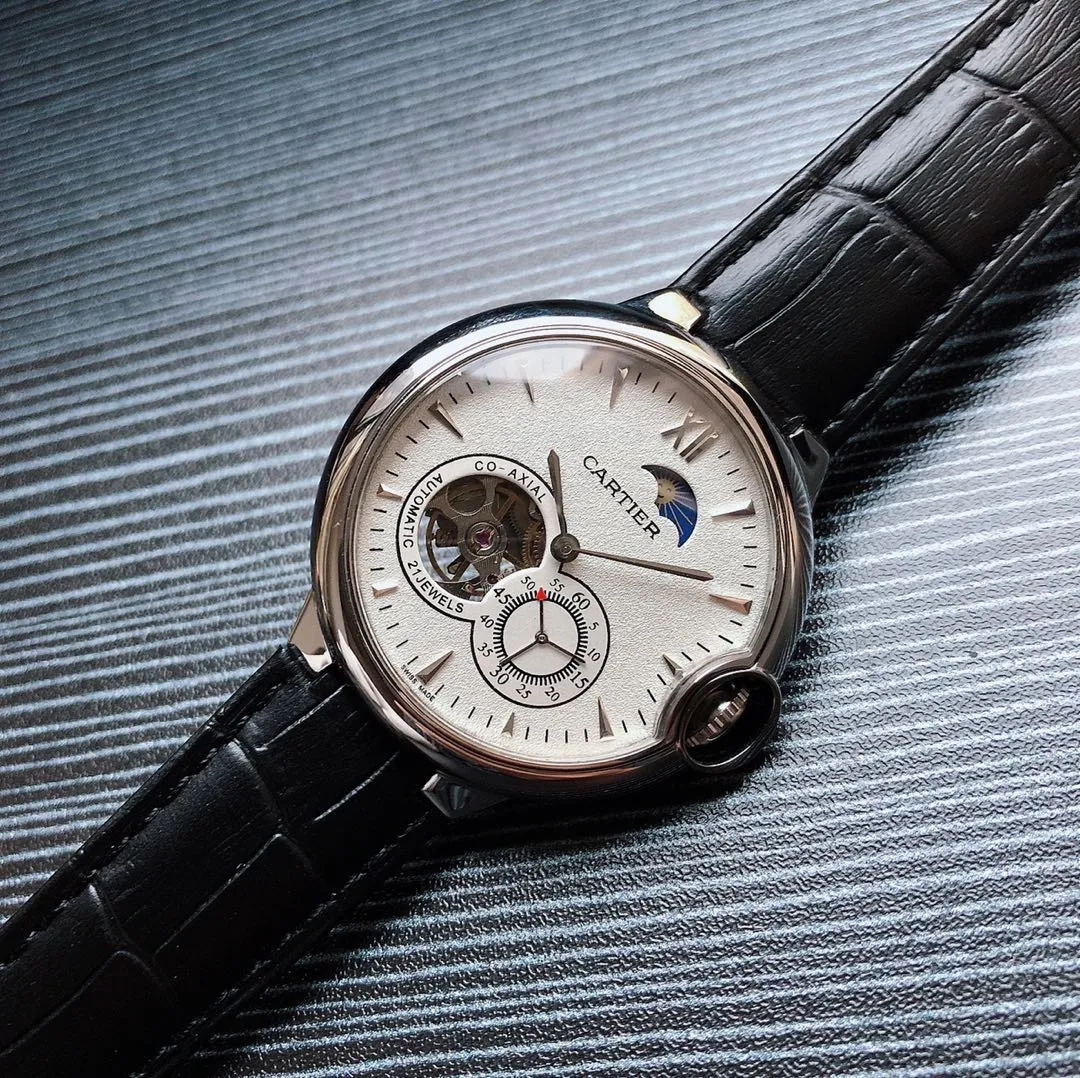 [Foreign trade import] 💰1280 Cartier - Cartier 🎮A26 type men's watch Fully automatic mechanical movement [Material] 316L stainless steel case [Mirror] Mineral strengthened glass mirror [Leather] 🎮Genuine leather strap/steel strap (optional) [Size] Diameter 43mm Thickness 12mm [Features] New hollow moon phase mechanical men's watch, new design, personalized choice! 🎮Exquisitely recommended men’s mechanical watches, carefully created for you with ultra-realistic photo shoots