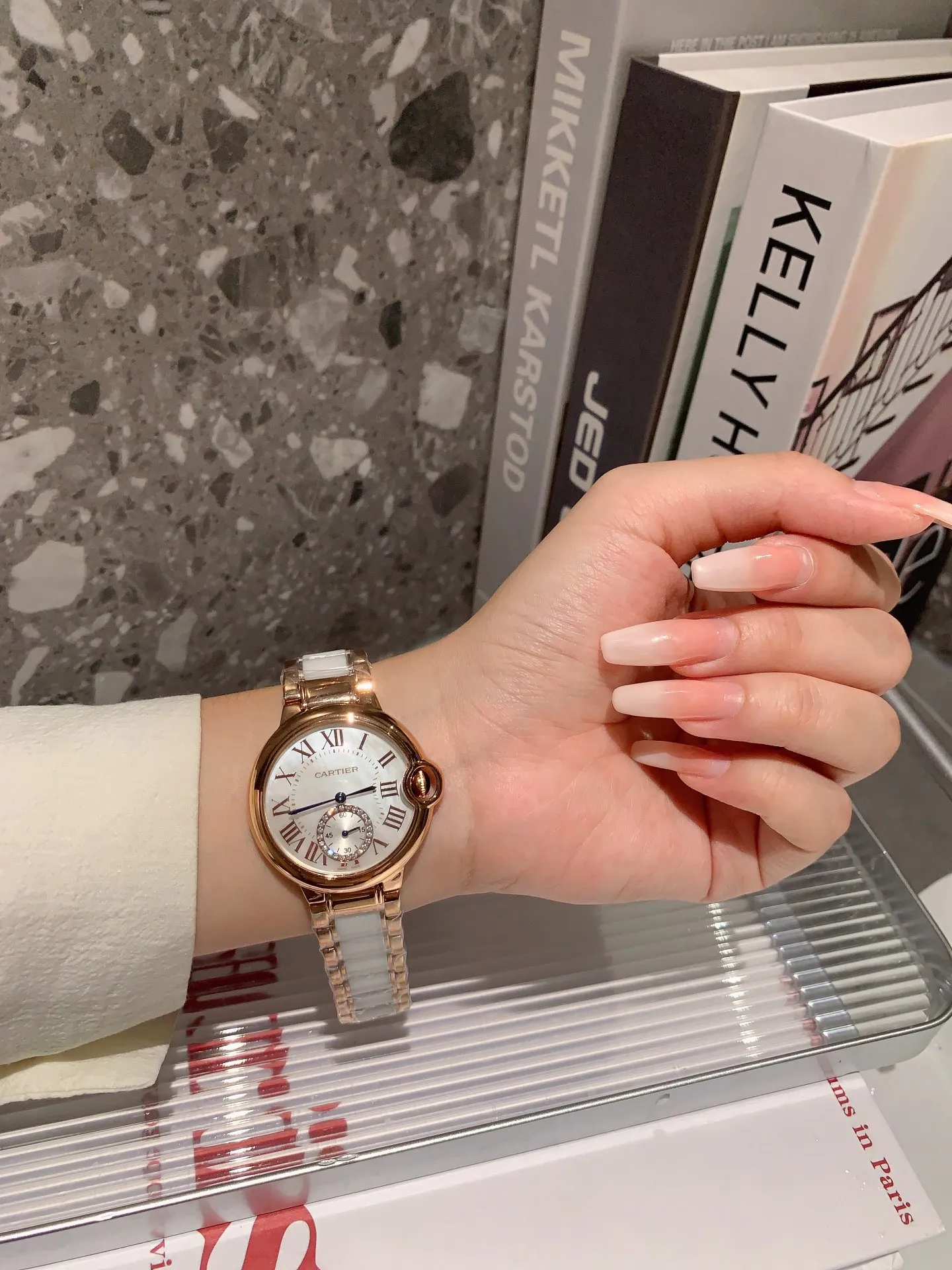 【High-end replica】💰1640! The new fashionable quartz women's model [Cartier] is carefully designed ❤️ versatile and durable to look at 💞 comfortable to wear 💗 popular basket balloon, the aperture has a glossy feel, and the diamond ring has a jewelry feel. It adopts imported quartz movement and is matched with the most fashionable steel band between ceramics. It is gorgeous and unique but not complicated. The whole watch is elegant and harmonious. The dial is retro and has an aristocratic temperament. ❣️Size 36mm*9mm