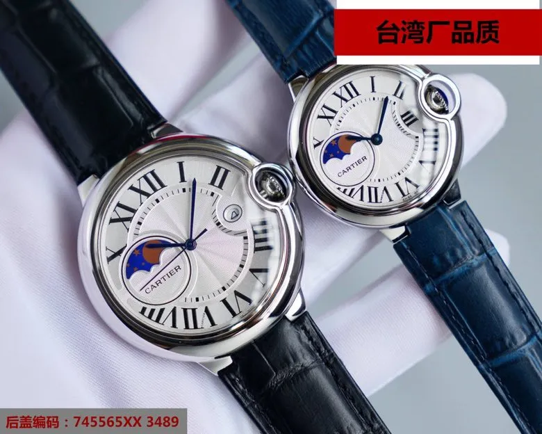 【Top replica】💰1920! [Taiwan Factory Star Series 762 Swiss Quartz Machine] 🌹Cartier Blue Balloon Series, this series of watches is famous for its delicate style and elegant style in the Cartier watchmaking industry. Of course, this watch must have such characteristics. The color of the stainless steel case makes the watch as light as a balloon, and the blue crown seems to have disobediently deviated from the original planned trajectory, like a playful couple. The Roman numerals on the dial look retro and deep, decorated with guilloche patterns and sword-shaped hands. The entire watch gives people a delicate and considerate feel. Isn’t this what couples need? Water drop (fish eye bubble) sapphire glass mirror, highly waterproof, burnt steel blue pointer color, head curvature🎈