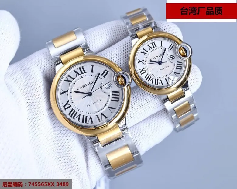 [Top replica] 💰2400 yuan each! The Cartier Blue Balloon V12 version produced in Taiwan is equipped with imported Swiss 2836 movement. This series of watches is famous for its delicate style and elegant style in the Cartier watchmaking industry. Of course, this watch must have such characteristics. The color of the stainless steel case makes the watch as light as a balloon, and the blue crown seems to have disobediently deviated from the original planned trajectory, like a playful couple. The Roman numerals on the dial look retro and deep, decorated with guilloche patterns and sword-shaped hands. The entire watch gives people a delicate and considerate feel. Isn’t this what couples need? Built-in: Imported Swiss 2836 movement, also with Swiss quartz, water drop (fish eye bubble) sapphire glass mirror, depth waterproof to 200 meters, burnt steel blue pointer color, curvature shape of the crown