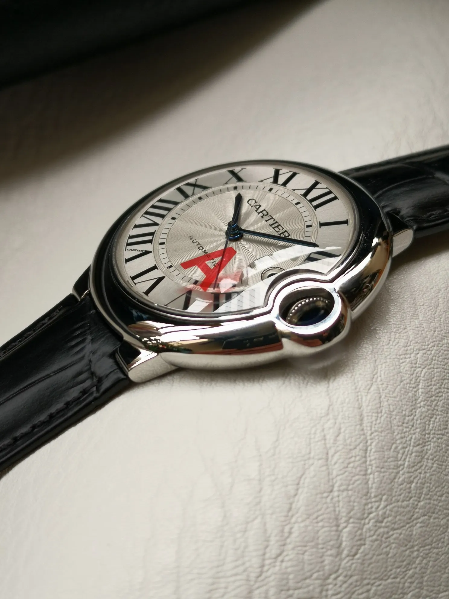 【High-end replica】💰1080! 【Taiwan Factory】💰1920! 【Top Replica】💰Private chat! Cartier Blue Balloon series watch (guilloché dial, 2824-2 fully automatic machine, 42 mm), pays tribute to the retrograde, God bless the world! This picture was taken as a top-notch replica!