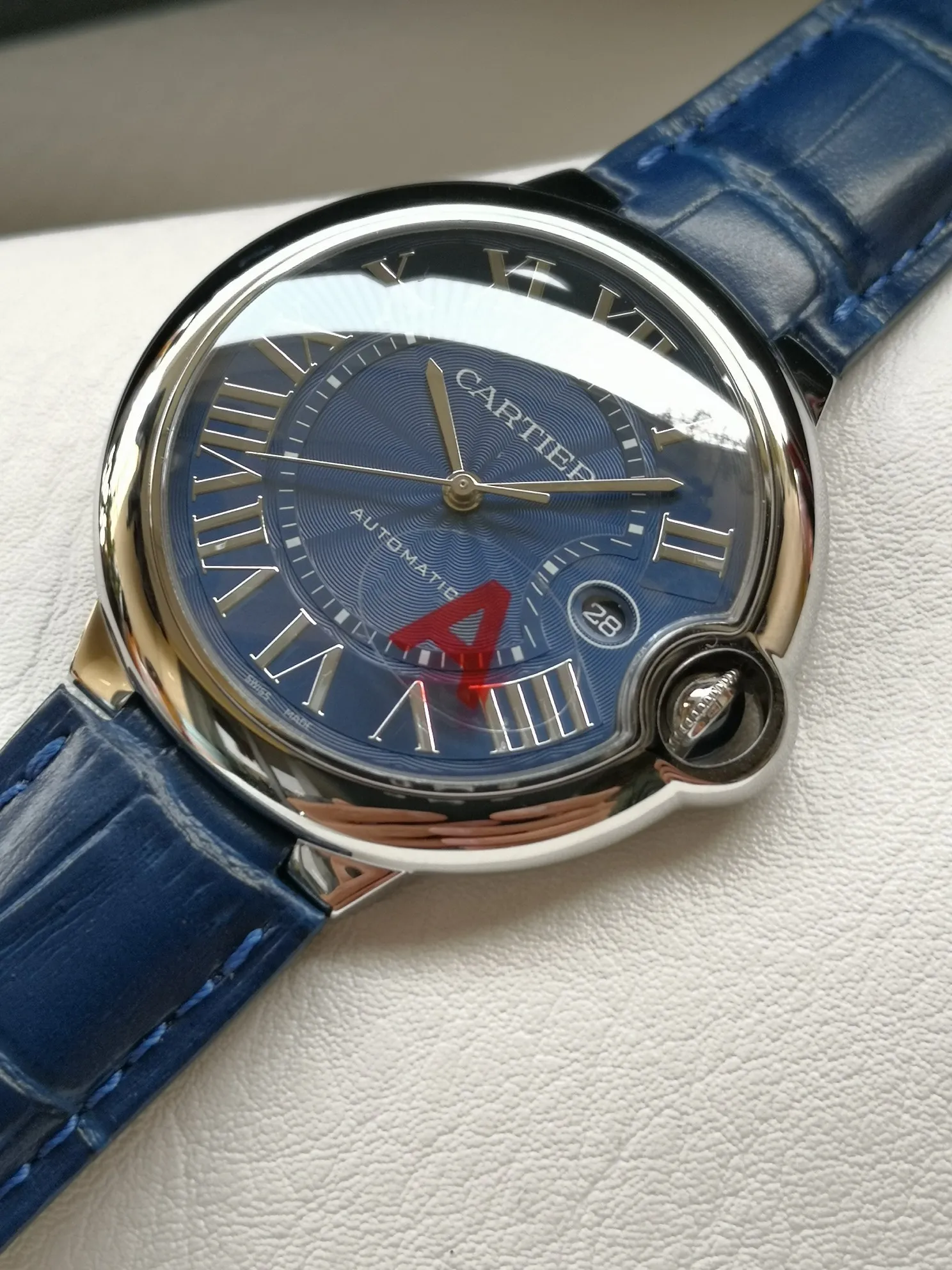 【High-end replica】💰1080! 【Taiwan Factory】💰1920! 【Top replica】💰3300! Cartier Blue Balloon series watch (guilloché dial, 2824-2 fully automatic machine, 42 mm), pays tribute to the retrograde, God bless the world! This picture was taken as a top-notch replica!